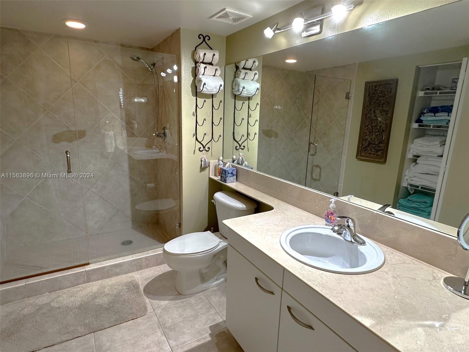 2080 S OCEAN DRIVE 902, Hallandale Beach, Florida 33009, 2 Bedrooms Bedrooms, ,2 BathroomsBathrooms,Residentiallease,For Rent,2080 S OCEAN DRIVE 902,A11563896