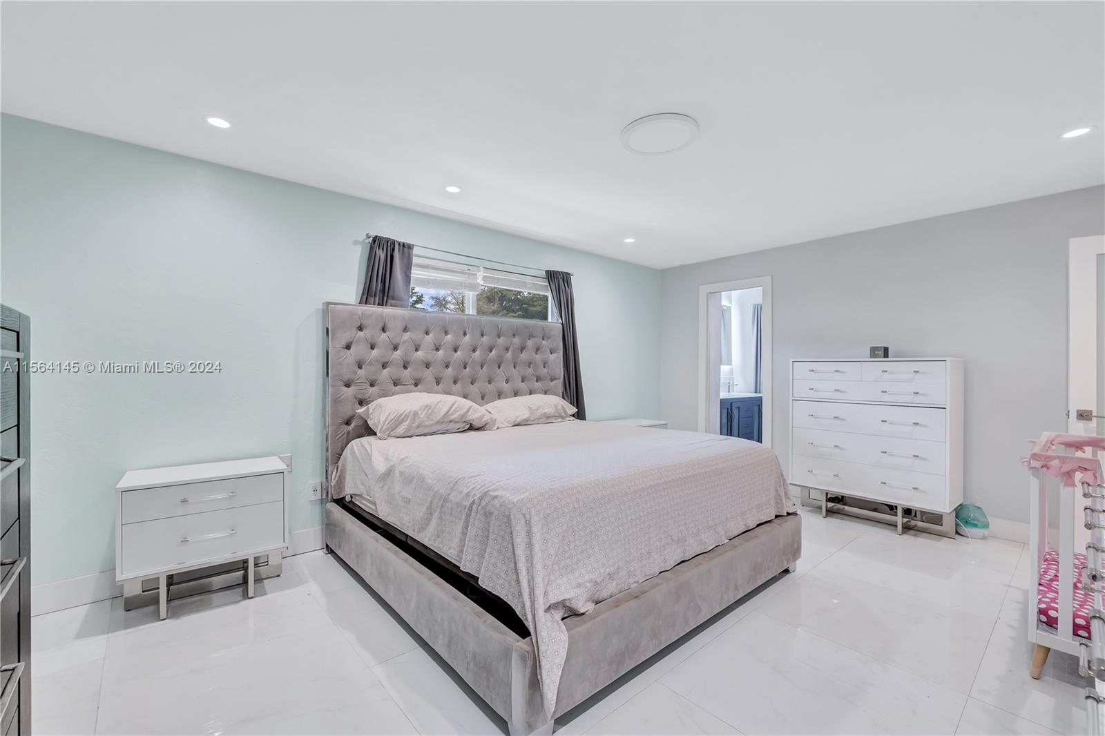 625 SW 44th Ave, Plantation, Florida 33317, 4 Bedrooms Bedrooms, ,2 BathroomsBathrooms,Residential,For Sale,625 SW 44th Ave,A11564145
