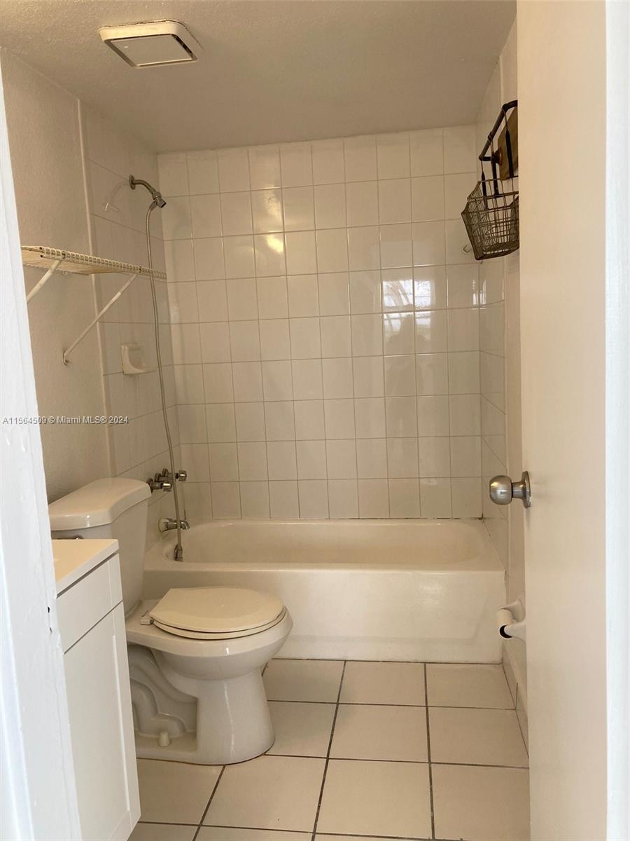 5100 SW 41st St PH6, Pembroke Park, Florida 33023, 1 Bedroom Bedrooms, ,1 BathroomBathrooms,Residentiallease,For Rent,5100 SW 41st St PH6,A11564509