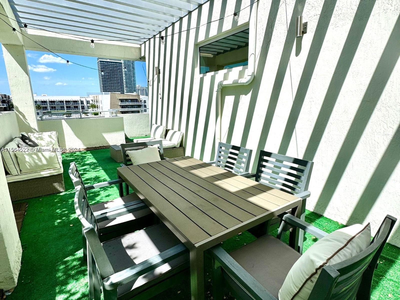 321 NE 26th St PH904, Miami, Florida 33137, 2 Bedrooms Bedrooms, ,2 BathroomsBathrooms,Residentiallease,For Rent,321 NE 26th St PH904,A11564522