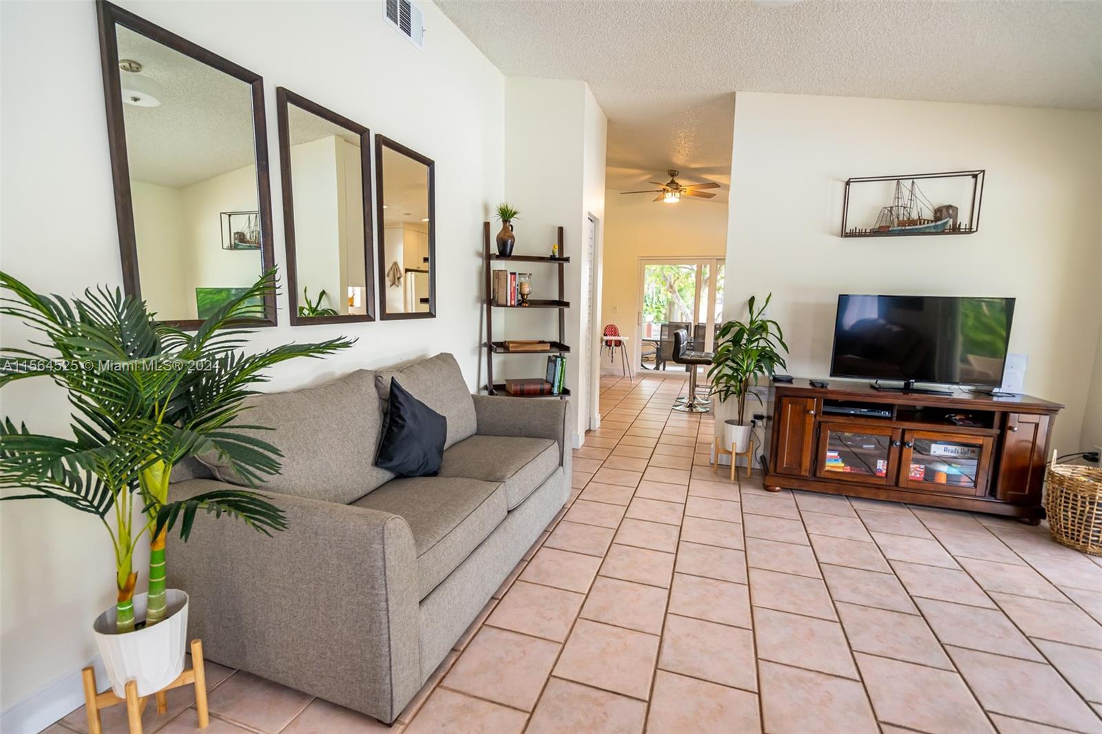 2650 Scott St, Hollywood, Florida 33020, 3 Bedrooms Bedrooms, ,2 BathroomsBathrooms,Residentiallease,For Rent,2650 Scott St,A11564525