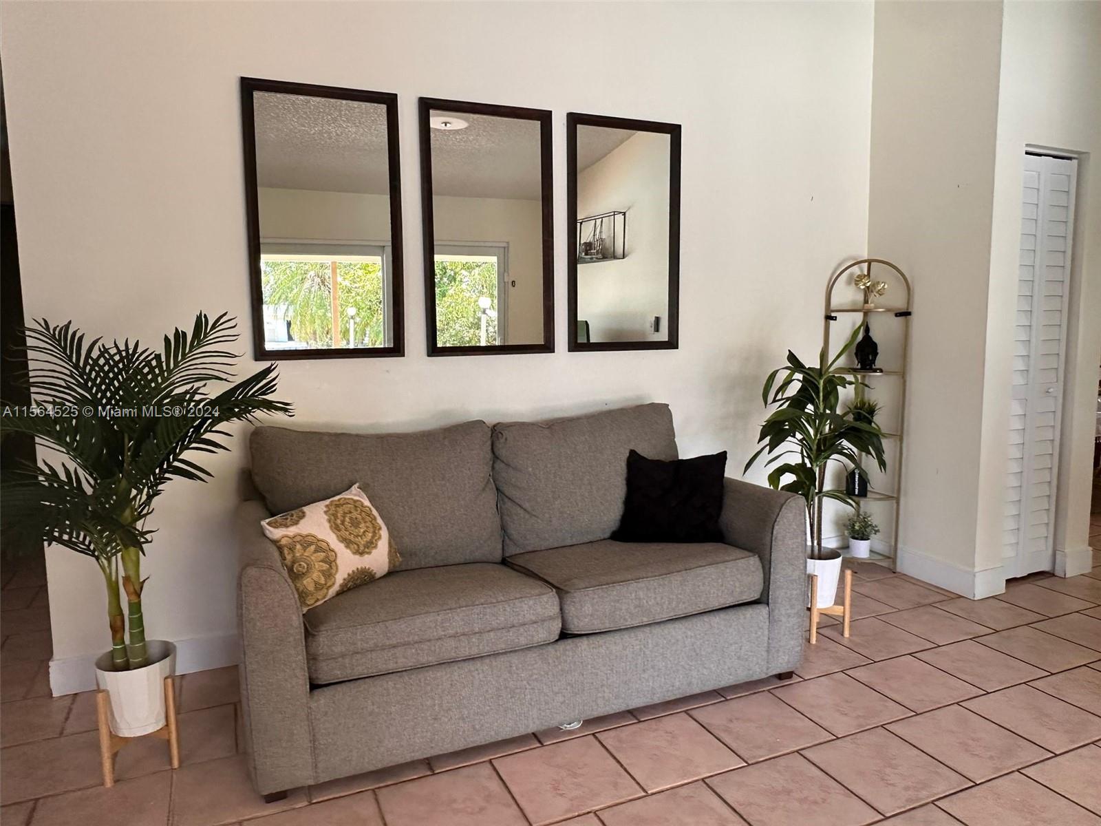 2650 Scott St, Hollywood, Florida 33020, 3 Bedrooms Bedrooms, ,2 BathroomsBathrooms,Residentiallease,For Rent,2650 Scott St,A11564525