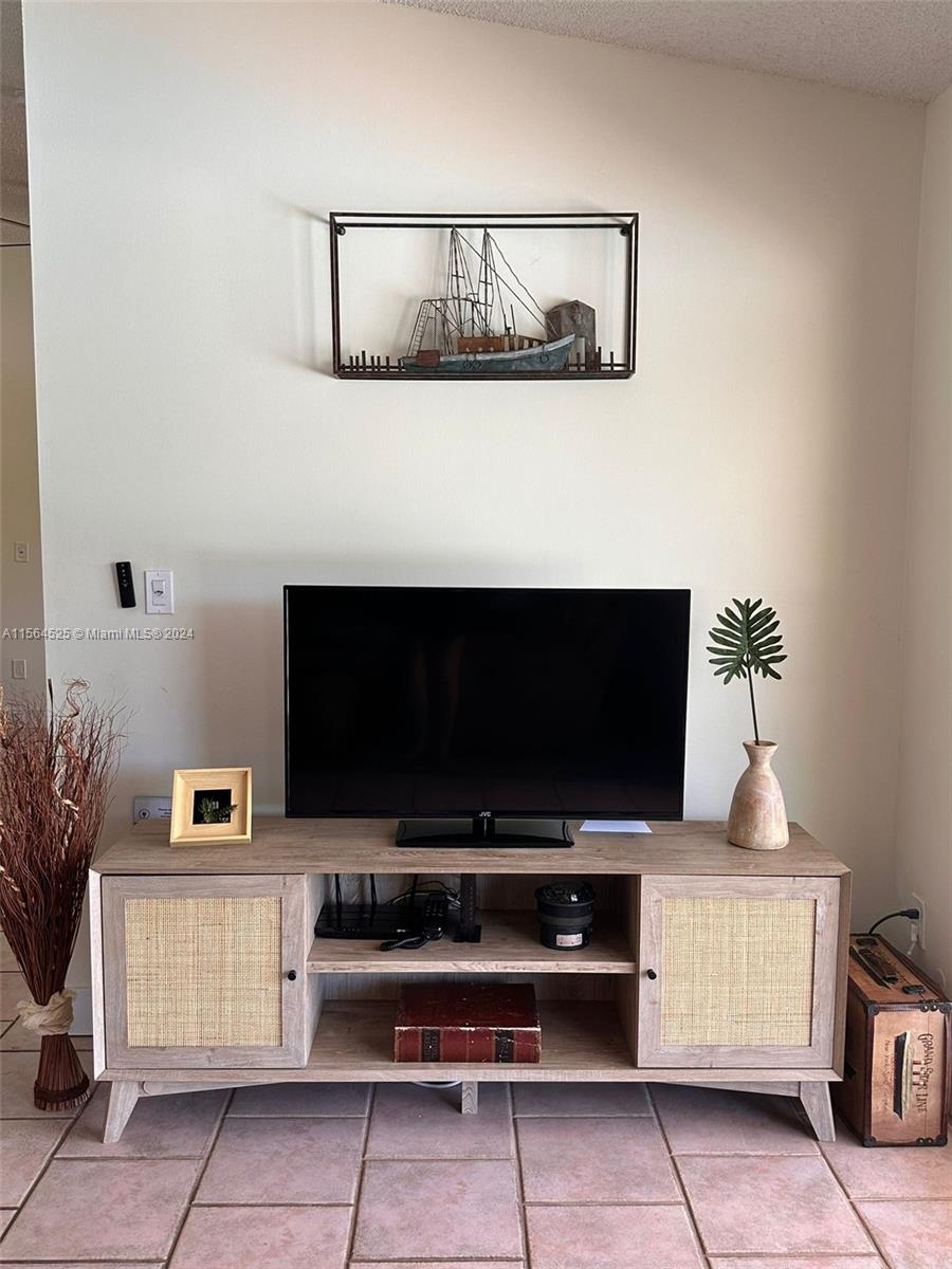 2650 Scott St, Hollywood, Florida 33020, 3 Bedrooms Bedrooms, ,2 BathroomsBathrooms,Residentiallease,For Rent,2650 Scott St,A11564525