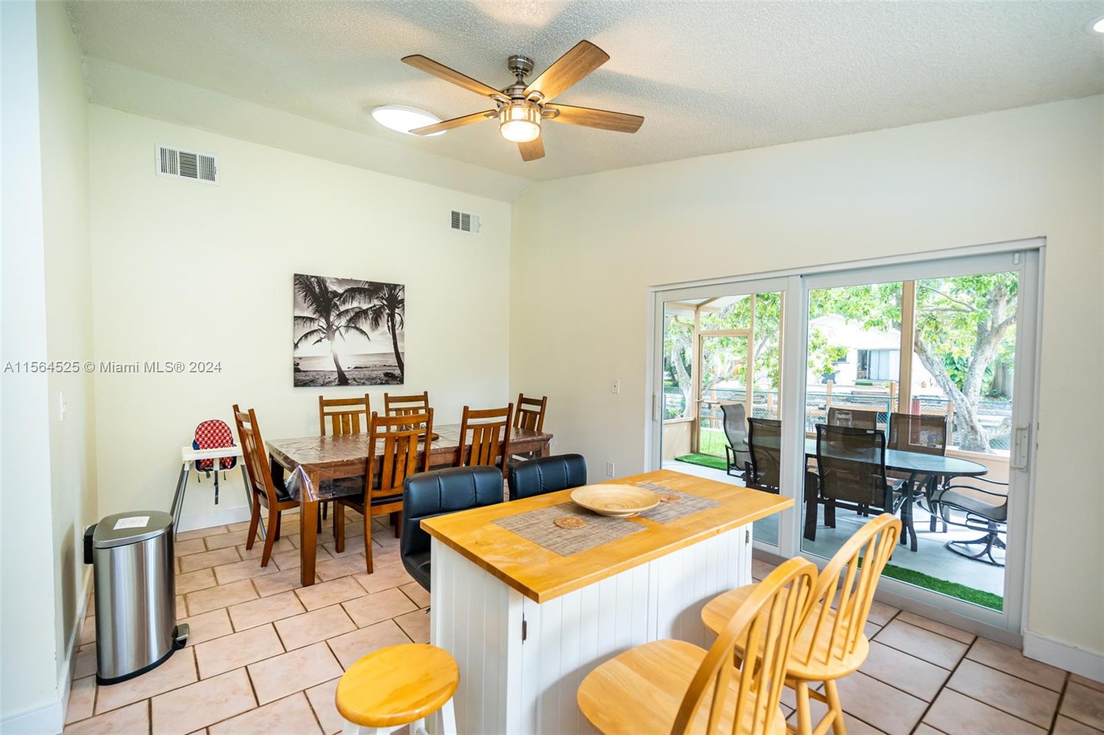 2650 Scott St, Hollywood, Florida 33020, 3 Bedrooms Bedrooms, ,2 BathroomsBathrooms,Residentiallease,For Rent,2650 Scott St,A11564525