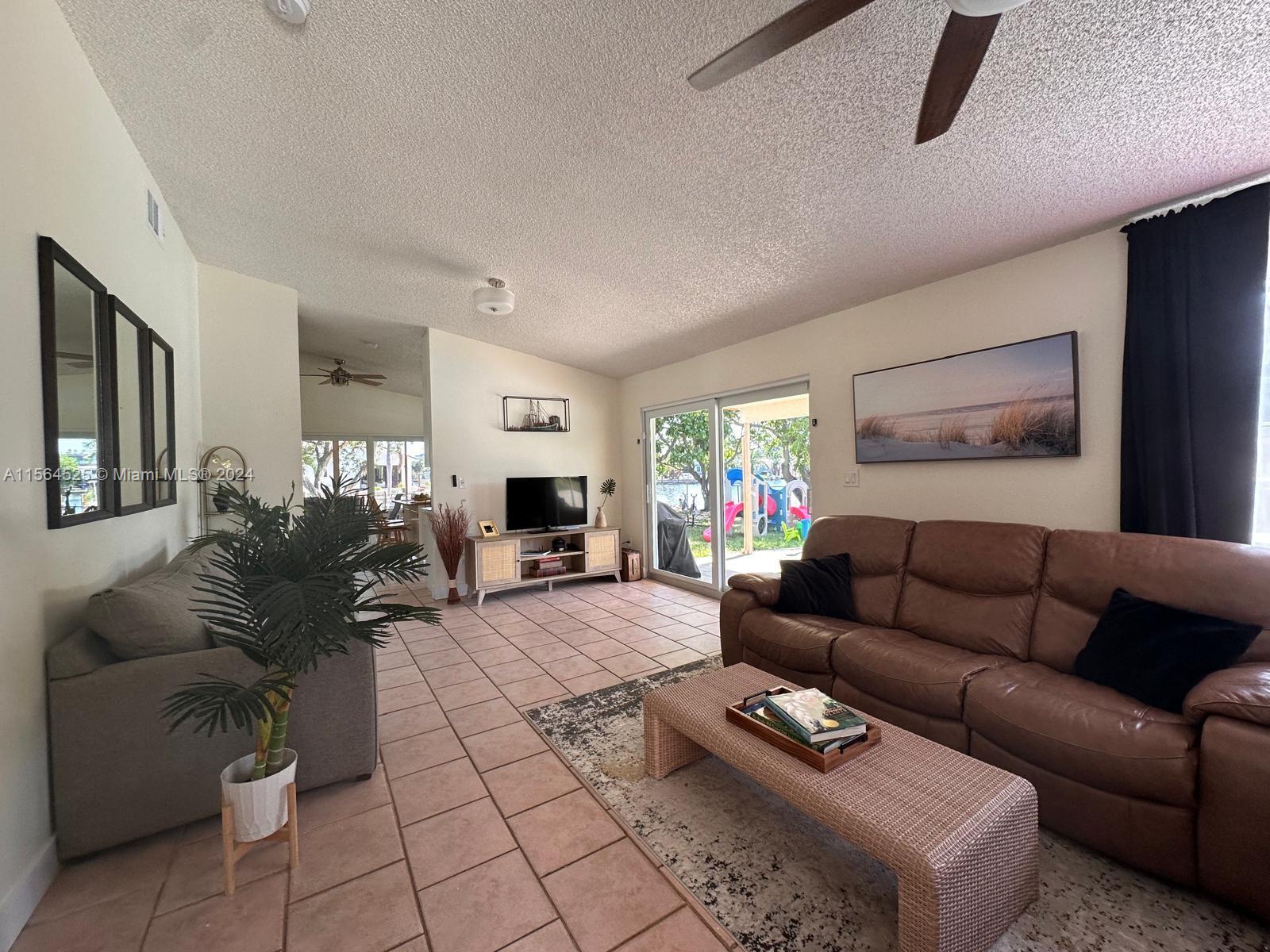 2650 Scott St, Hollywood, Florida 33020, 3 Bedrooms Bedrooms, ,2 BathroomsBathrooms,Residentiallease,For Rent,2650 Scott St,A11564525