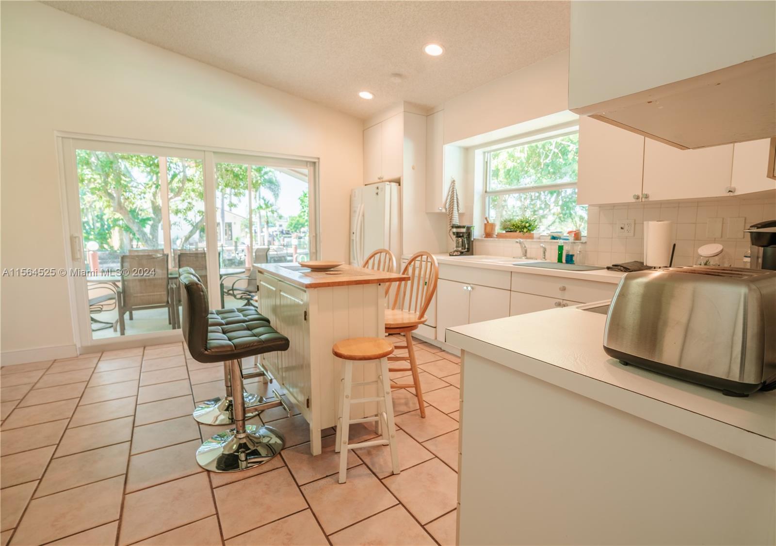 2650 Scott St, Hollywood, Florida 33020, 3 Bedrooms Bedrooms, ,2 BathroomsBathrooms,Residentiallease,For Rent,2650 Scott St,A11564525