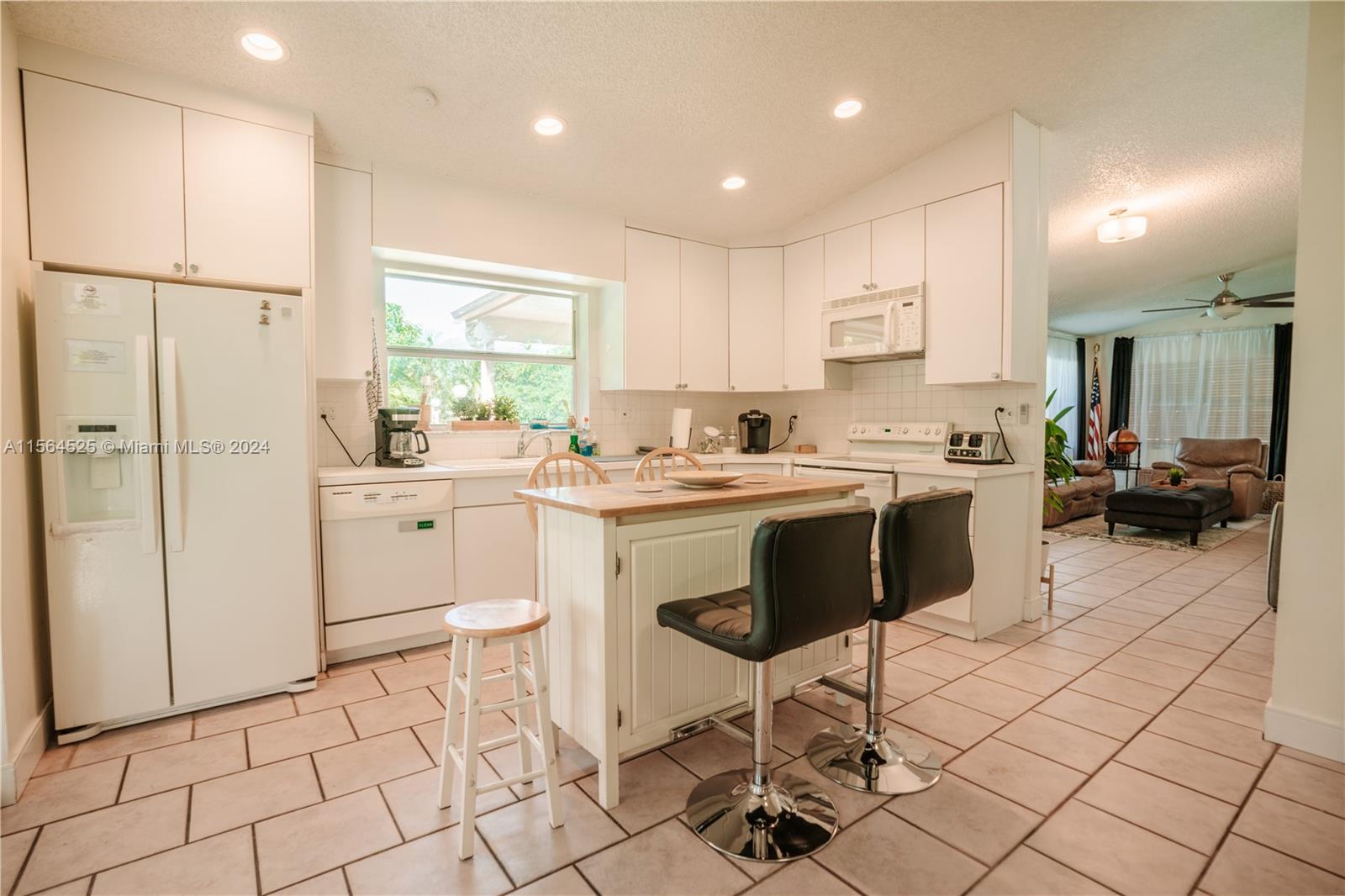 2650 Scott St, Hollywood, Florida 33020, 3 Bedrooms Bedrooms, ,2 BathroomsBathrooms,Residentiallease,For Rent,2650 Scott St,A11564525