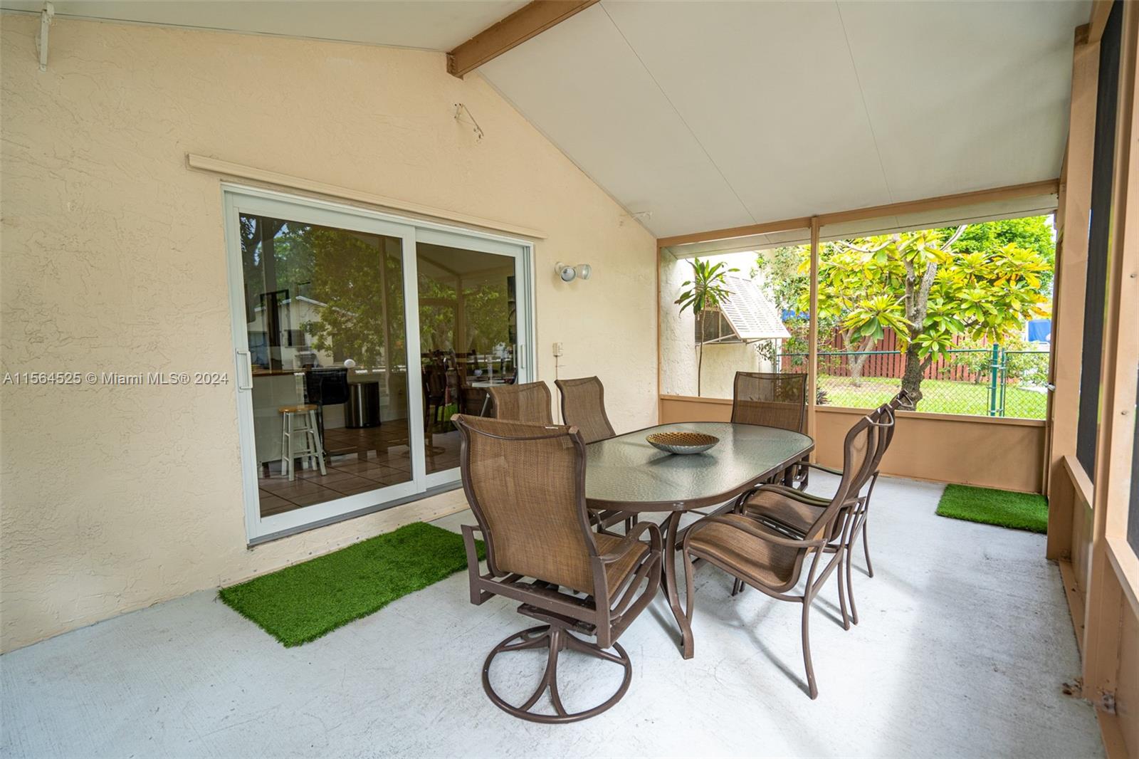 2650 Scott St, Hollywood, Florida 33020, 3 Bedrooms Bedrooms, ,2 BathroomsBathrooms,Residentiallease,For Rent,2650 Scott St,A11564525