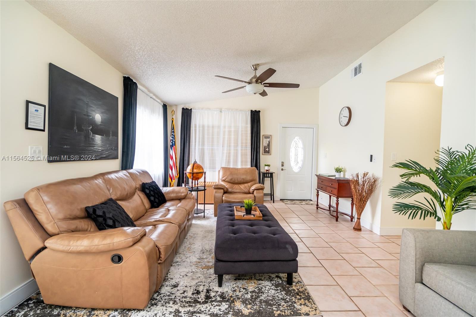 2650 Scott St, Hollywood, Florida 33020, 3 Bedrooms Bedrooms, ,2 BathroomsBathrooms,Residentiallease,For Rent,2650 Scott St,A11564525