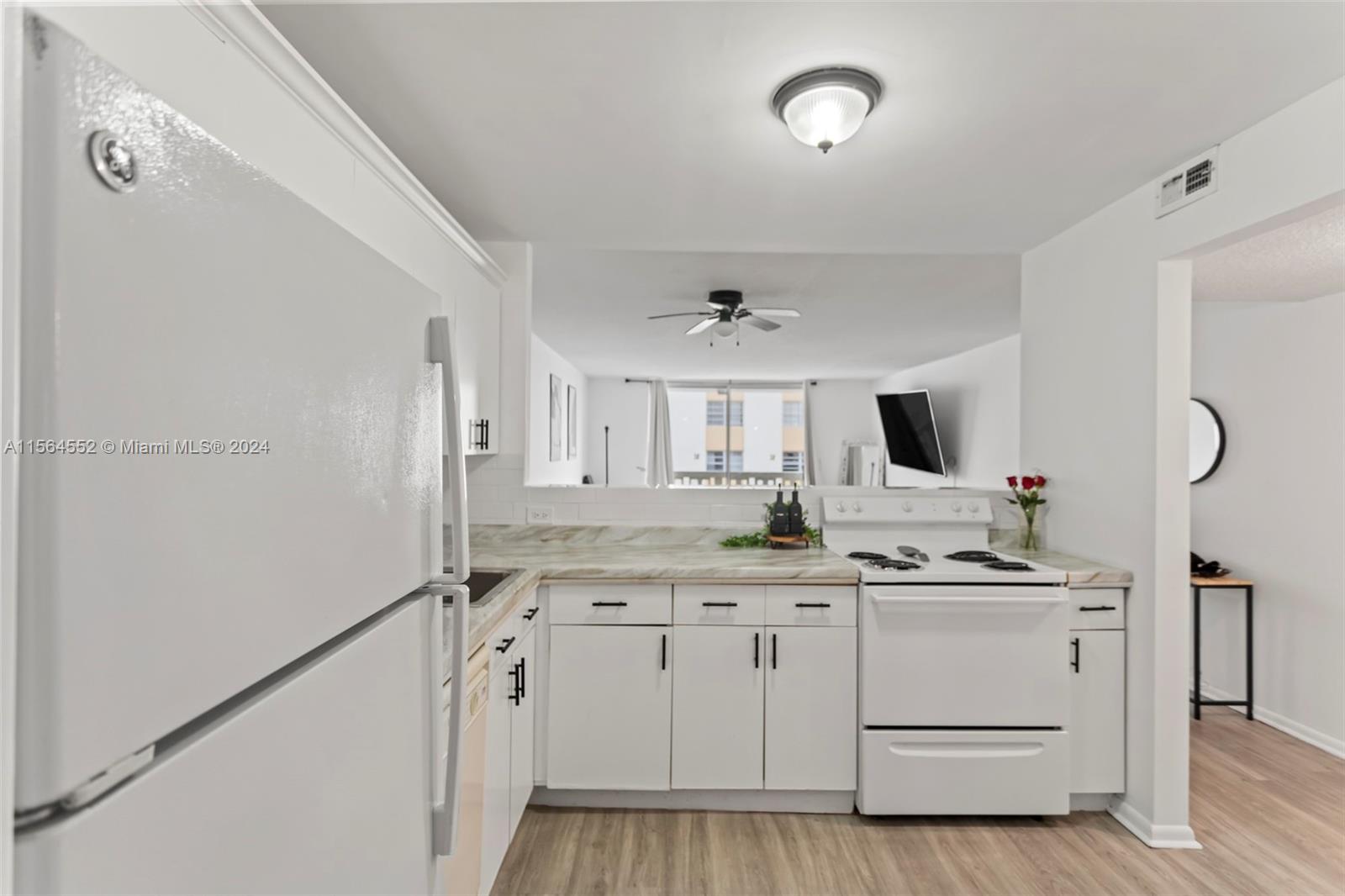 1817 S Ocean Dr 722, Hallandale Beach, Florida 33009, 1 Bedroom Bedrooms, ,1 BathroomBathrooms,Residential,For Sale,1817 S Ocean Dr 722,A11564552