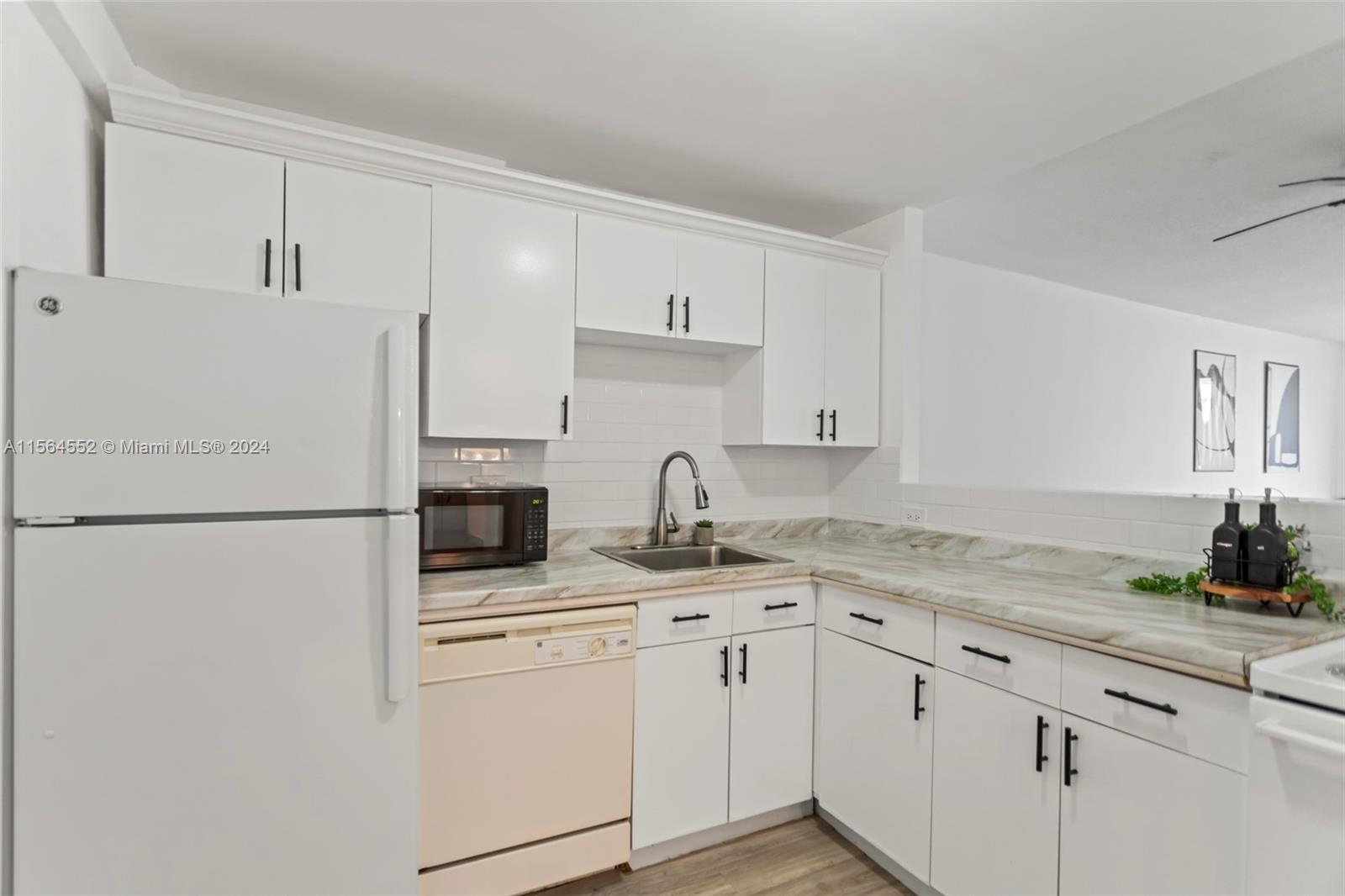 1817 S Ocean Dr 722, Hallandale Beach, Florida 33009, 1 Bedroom Bedrooms, ,1 BathroomBathrooms,Residential,For Sale,1817 S Ocean Dr 722,A11564552