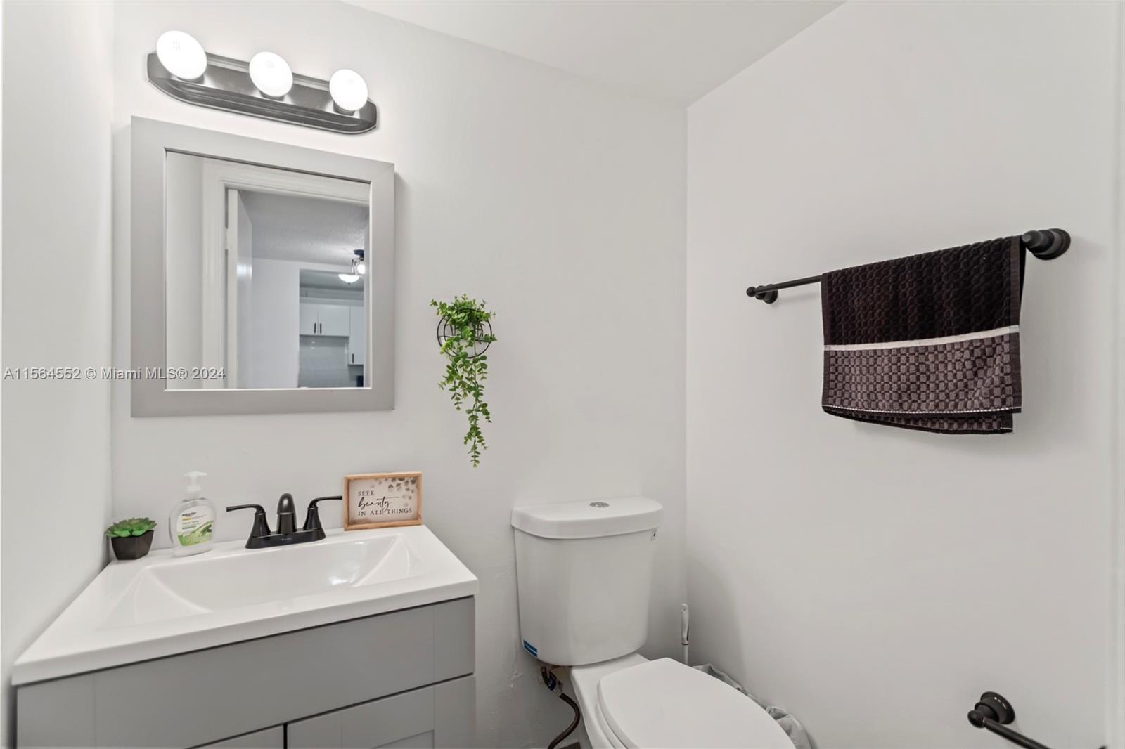 1817 S Ocean Dr 722, Hallandale Beach, Florida 33009, 1 Bedroom Bedrooms, ,1 BathroomBathrooms,Residential,For Sale,1817 S Ocean Dr 722,A11564552