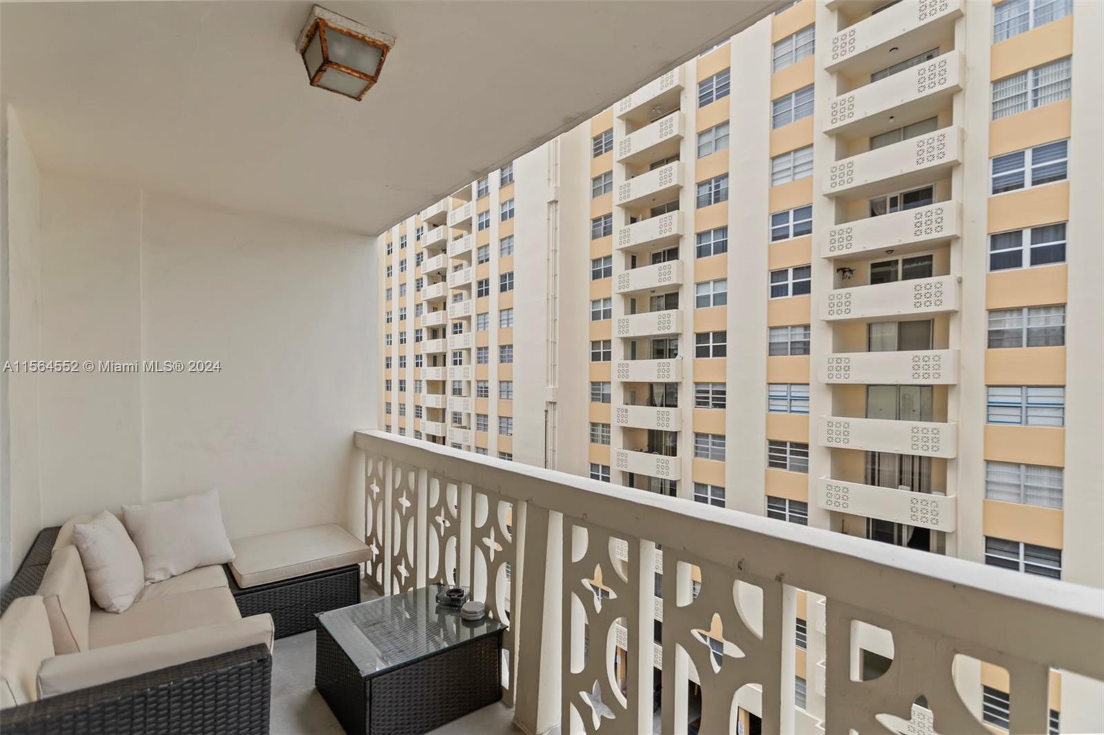 1817 S Ocean Dr 722, Hallandale Beach, Florida 33009, 1 Bedroom Bedrooms, ,1 BathroomBathrooms,Residential,For Sale,1817 S Ocean Dr 722,A11564552