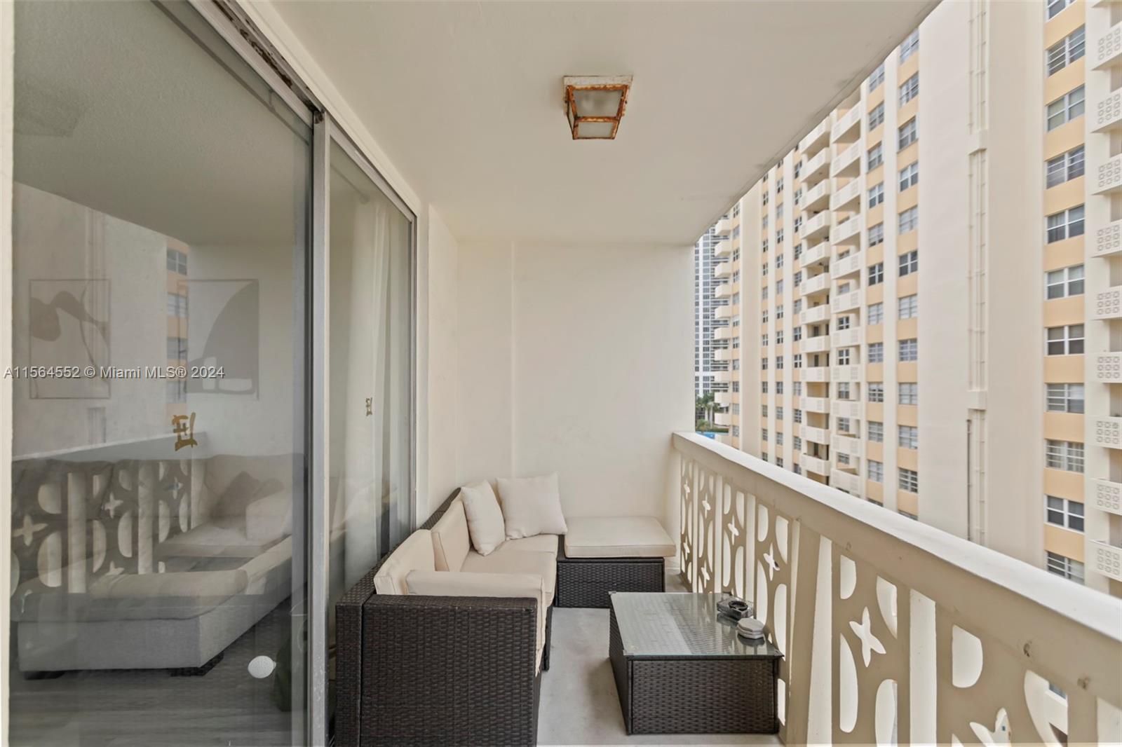 1817 S Ocean Dr 722, Hallandale Beach, Florida 33009, 1 Bedroom Bedrooms, ,1 BathroomBathrooms,Residential,For Sale,1817 S Ocean Dr 722,A11564552