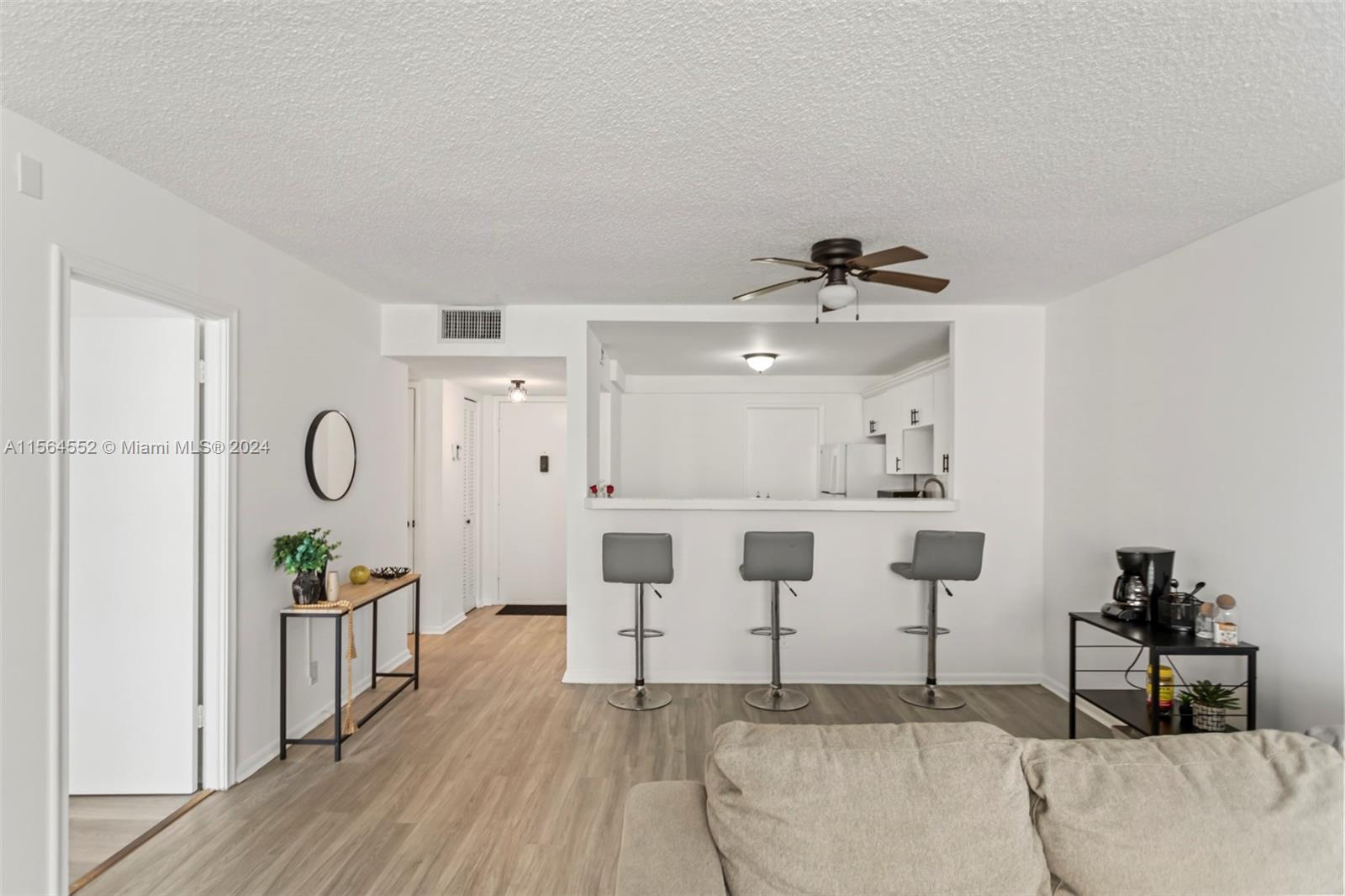 1817 S Ocean Dr 722, Hallandale Beach, Florida 33009, 1 Bedroom Bedrooms, ,1 BathroomBathrooms,Residential,For Sale,1817 S Ocean Dr 722,A11564552