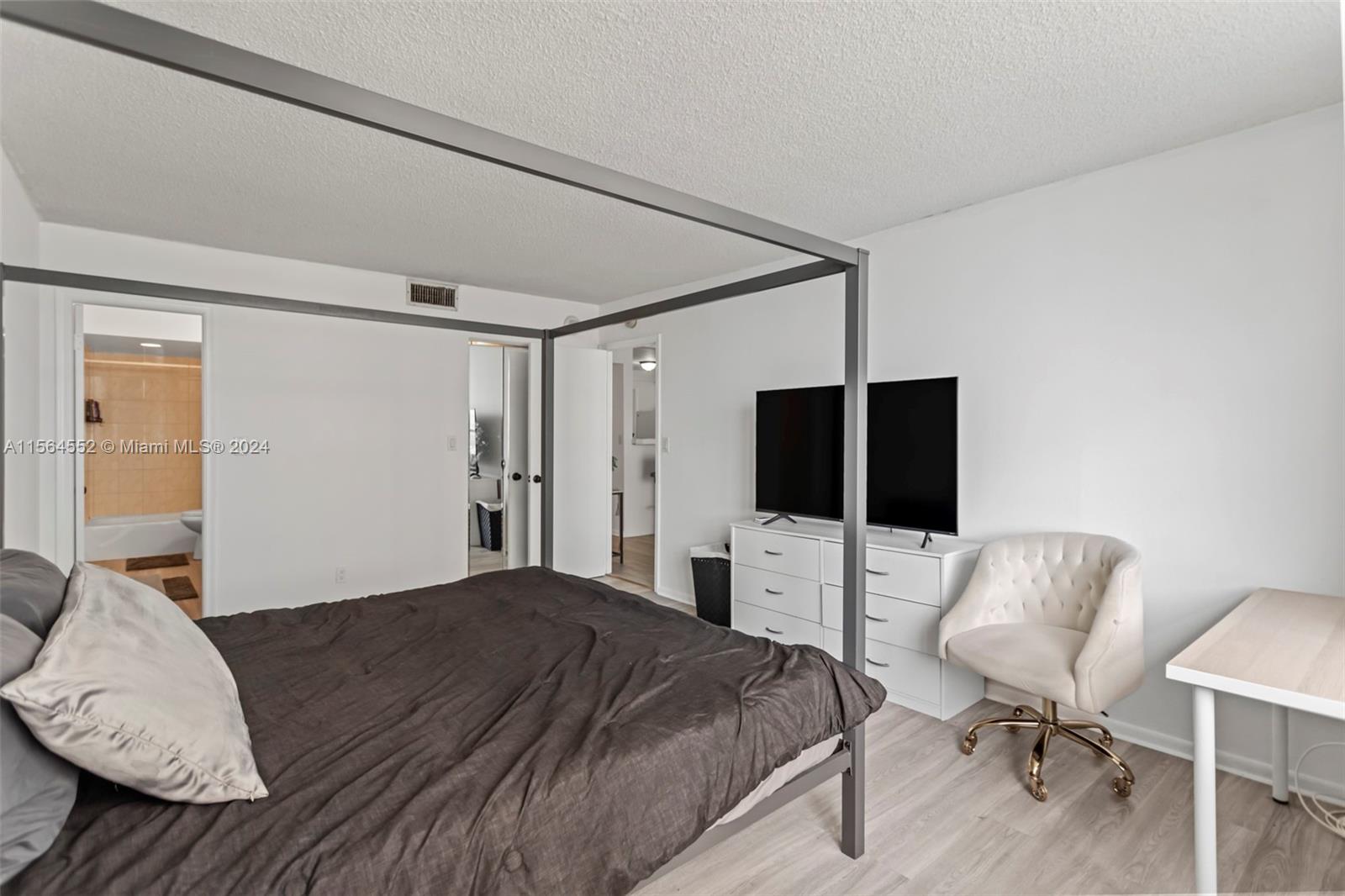 1817 S Ocean Dr 722, Hallandale Beach, Florida 33009, 1 Bedroom Bedrooms, ,1 BathroomBathrooms,Residential,For Sale,1817 S Ocean Dr 722,A11564552