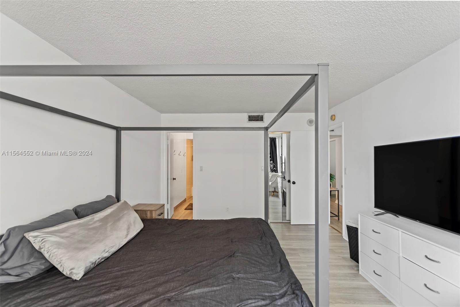 1817 S Ocean Dr 722, Hallandale Beach, Florida 33009, 1 Bedroom Bedrooms, ,1 BathroomBathrooms,Residential,For Sale,1817 S Ocean Dr 722,A11564552