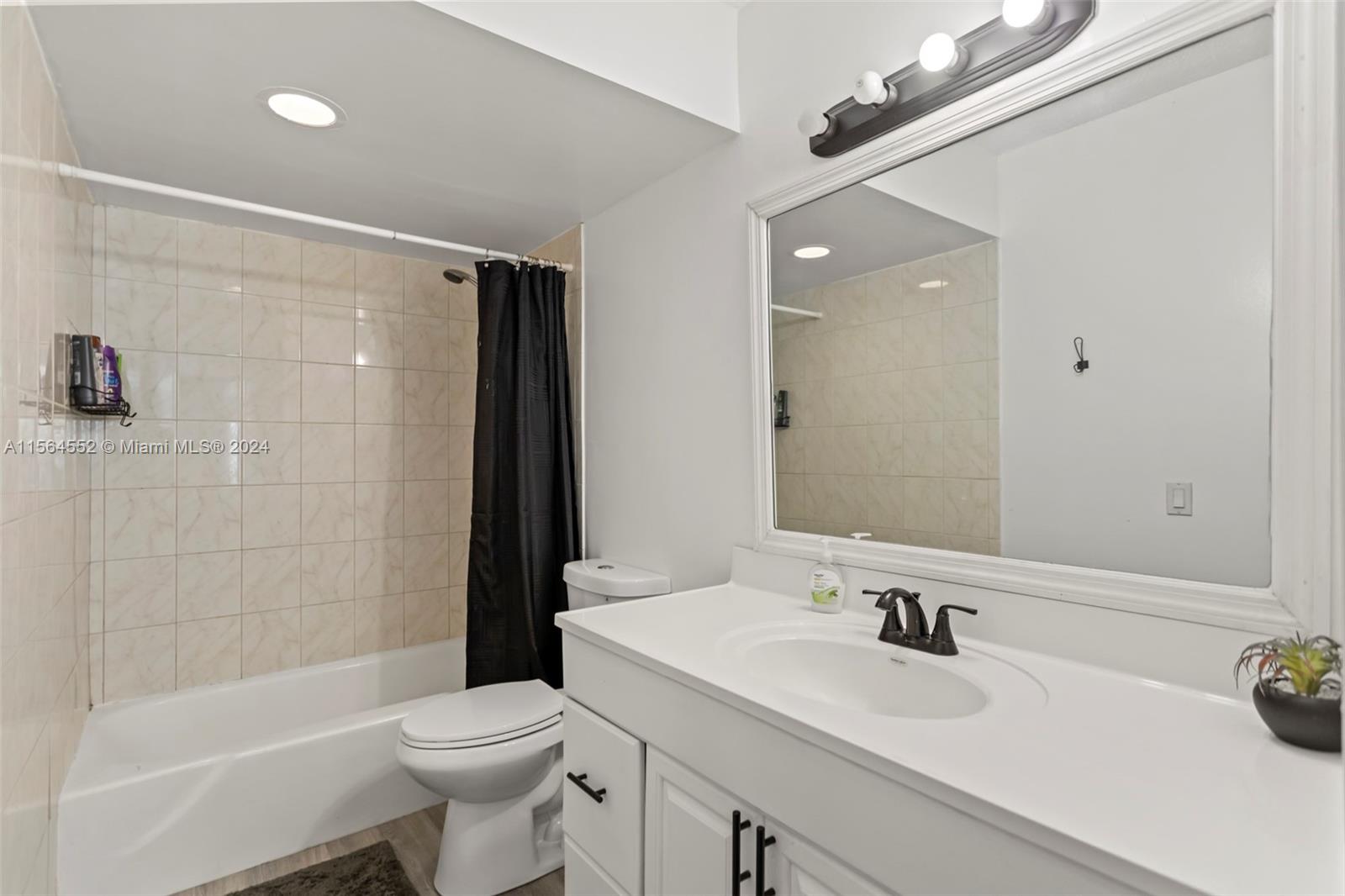 1817 S Ocean Dr 722, Hallandale Beach, Florida 33009, 1 Bedroom Bedrooms, ,1 BathroomBathrooms,Residential,For Sale,1817 S Ocean Dr 722,A11564552