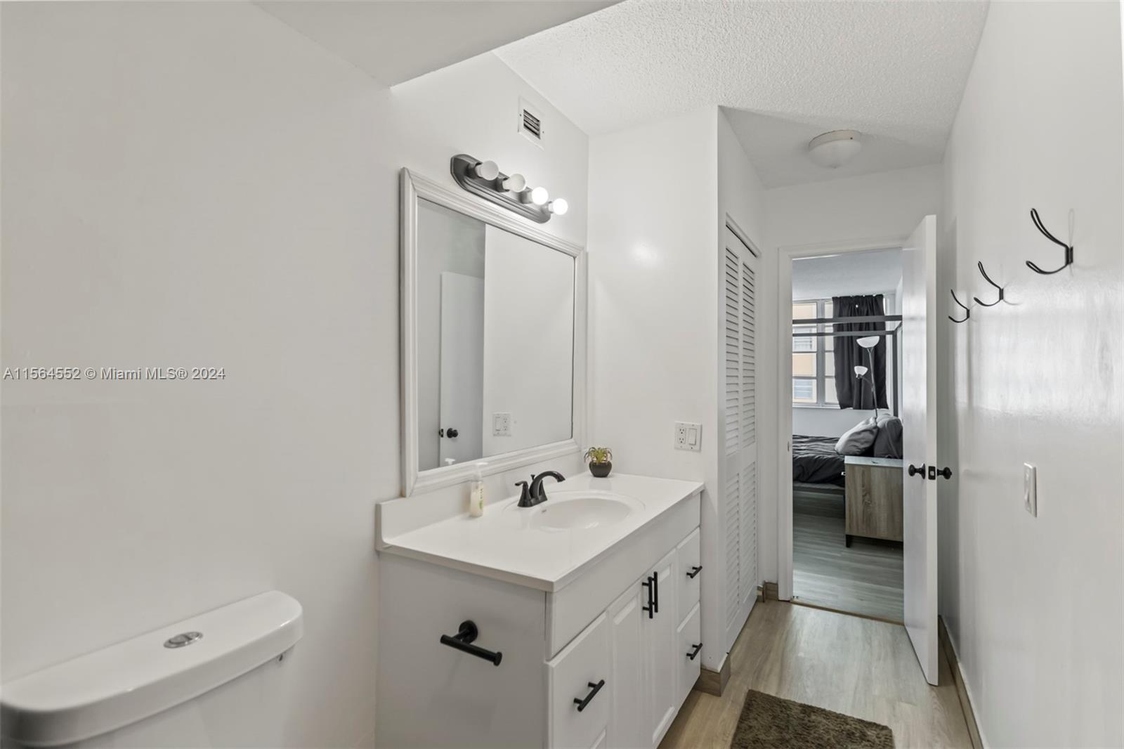 1817 S Ocean Dr 722, Hallandale Beach, Florida 33009, 1 Bedroom Bedrooms, ,1 BathroomBathrooms,Residential,For Sale,1817 S Ocean Dr 722,A11564552