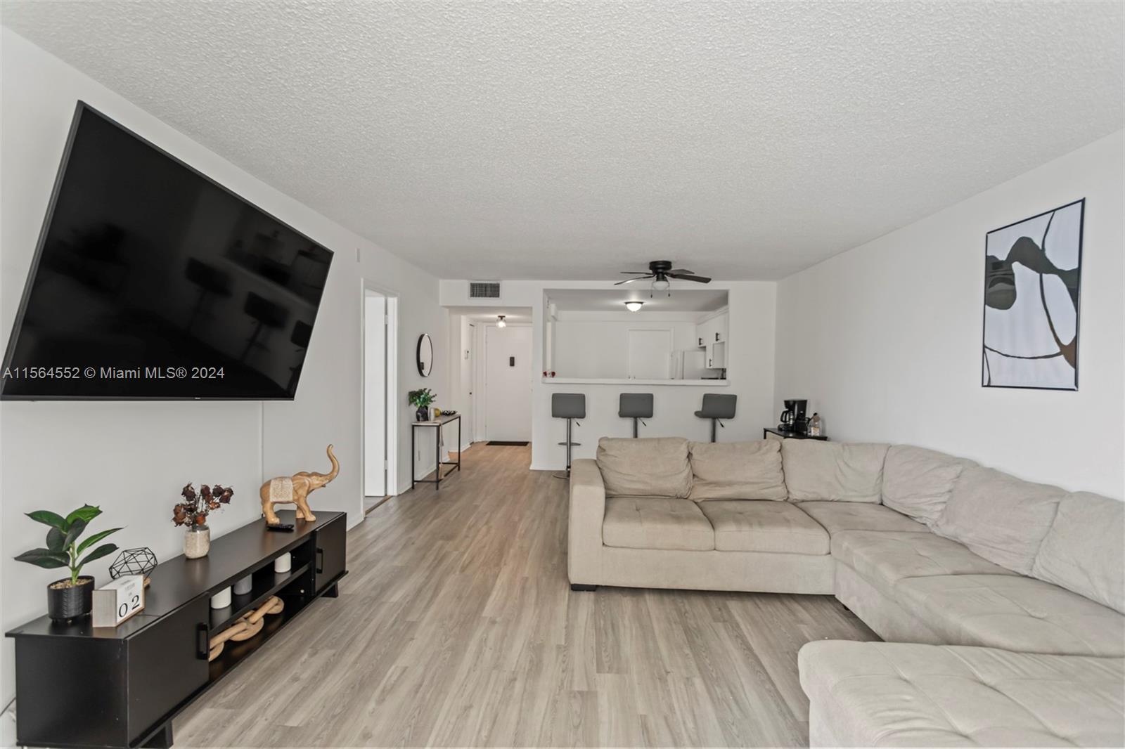 1817 S Ocean Dr 722, Hallandale Beach, Florida 33009, 1 Bedroom Bedrooms, ,1 BathroomBathrooms,Residential,For Sale,1817 S Ocean Dr 722,A11564552