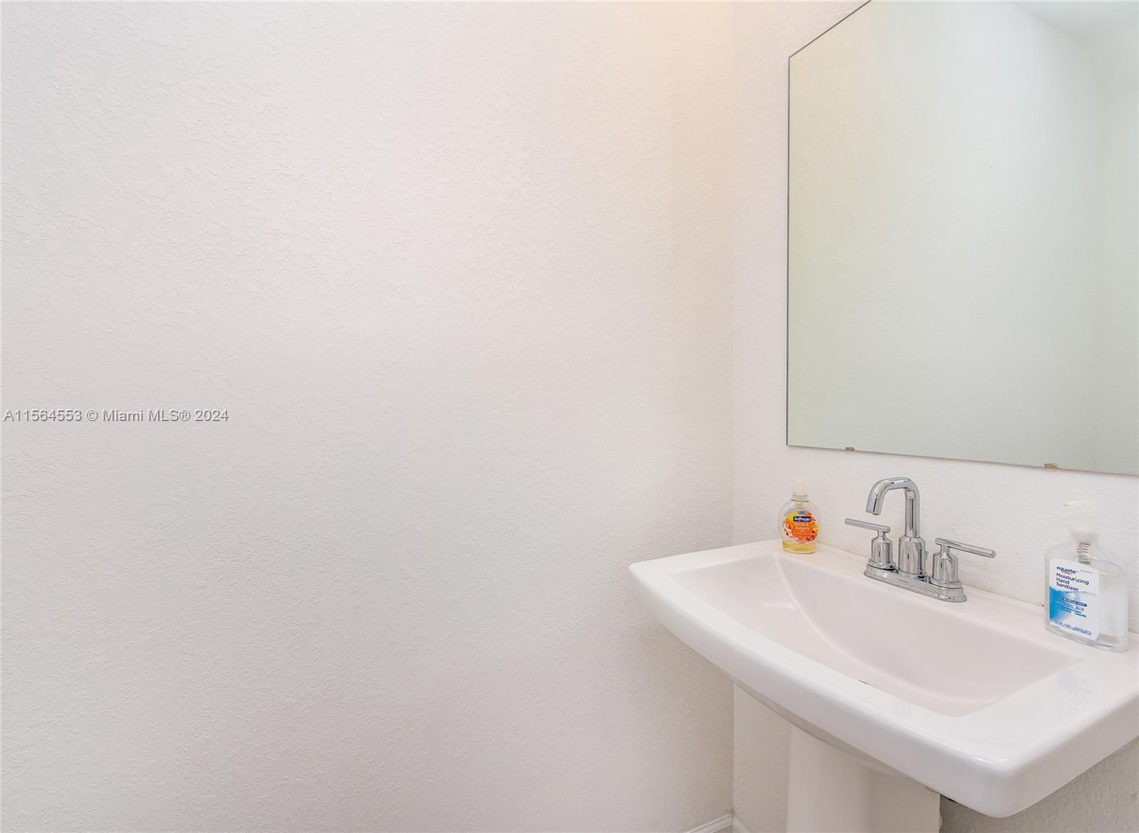 2405 SE 10th St 2405, Homestead, Florida 33035, 3 Bedrooms Bedrooms, ,2 BathroomsBathrooms,Residential,For Sale,2405 SE 10th St 2405,A11564553