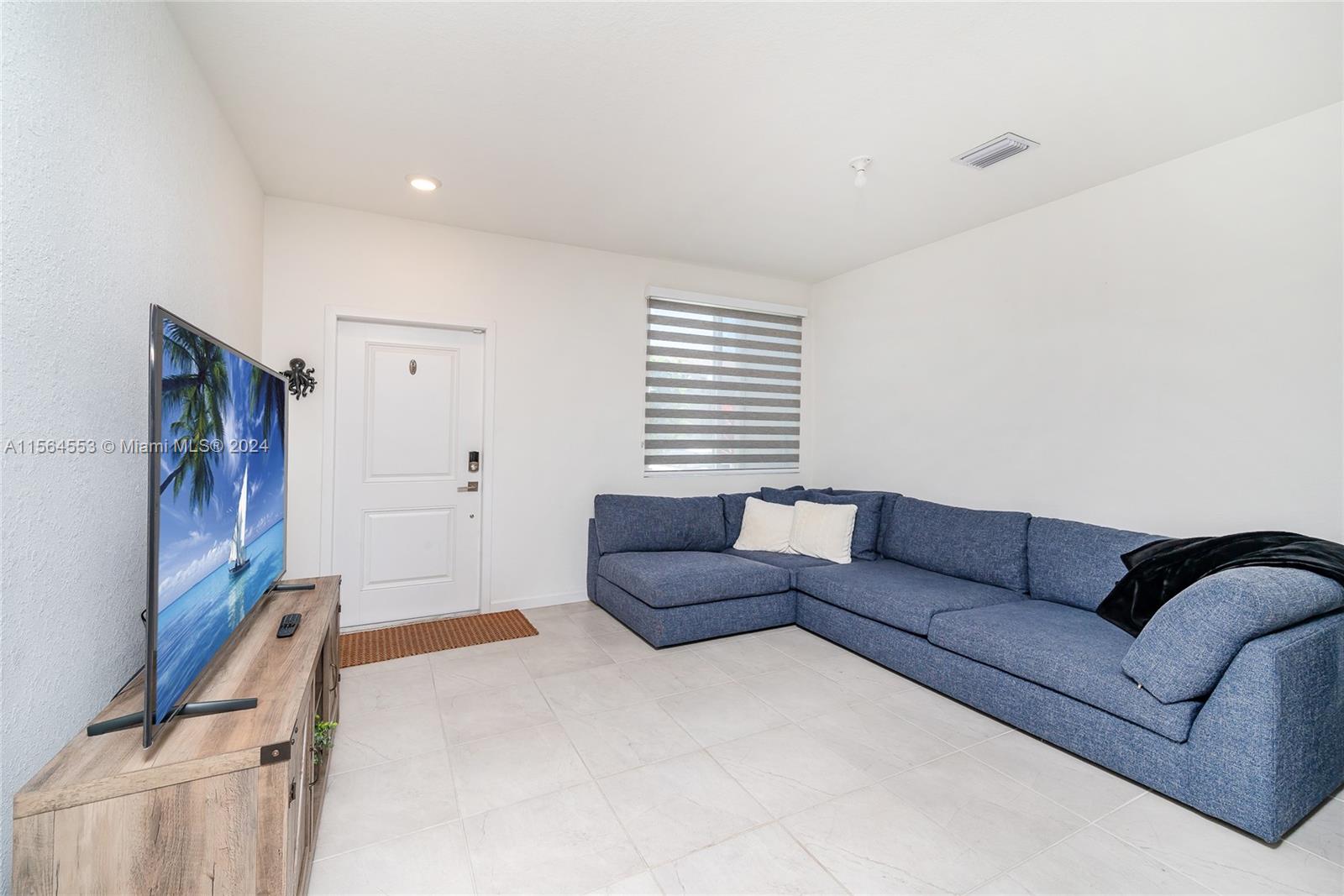 2405 SE 10th St 2405, Homestead, Florida 33035, 3 Bedrooms Bedrooms, ,2 BathroomsBathrooms,Residential,For Sale,2405 SE 10th St 2405,A11564553