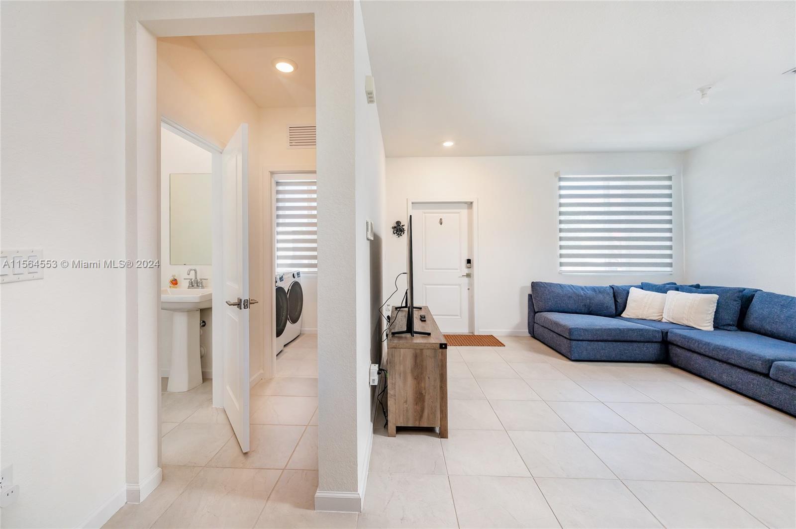 2405 SE 10th St 2405, Homestead, Florida 33035, 3 Bedrooms Bedrooms, ,2 BathroomsBathrooms,Residential,For Sale,2405 SE 10th St 2405,A11564553