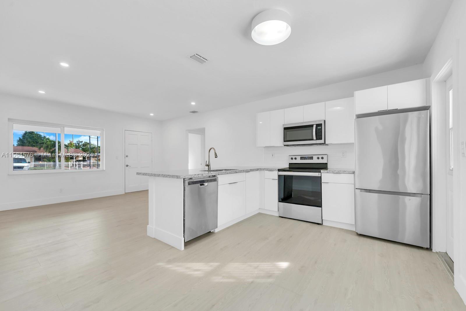 1980 NE 159th St, North Miami Beach, Florida 33162, 3 Bedrooms Bedrooms, ,2 BathroomsBathrooms,Residentiallease,For Rent,1980 NE 159th St,A11564576