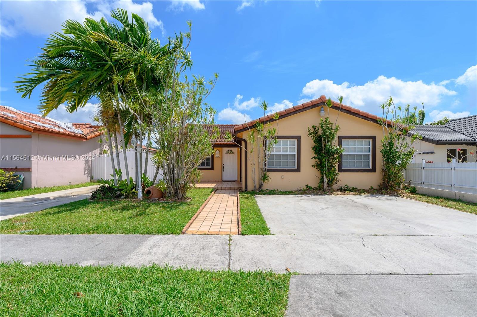 1521 SW 138th Ave  For Sale A11564612, FL