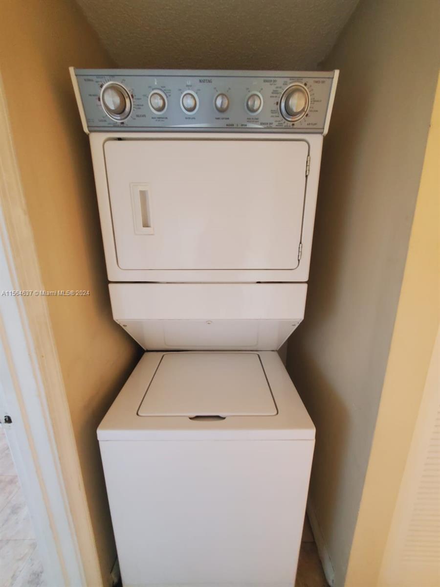 3610 N 56th Ave 215, Hollywood, Florida 33021, 1 Bedroom Bedrooms, ,1 BathroomBathrooms,Residentiallease,For Rent,3610 N 56th Ave 215,A11564637