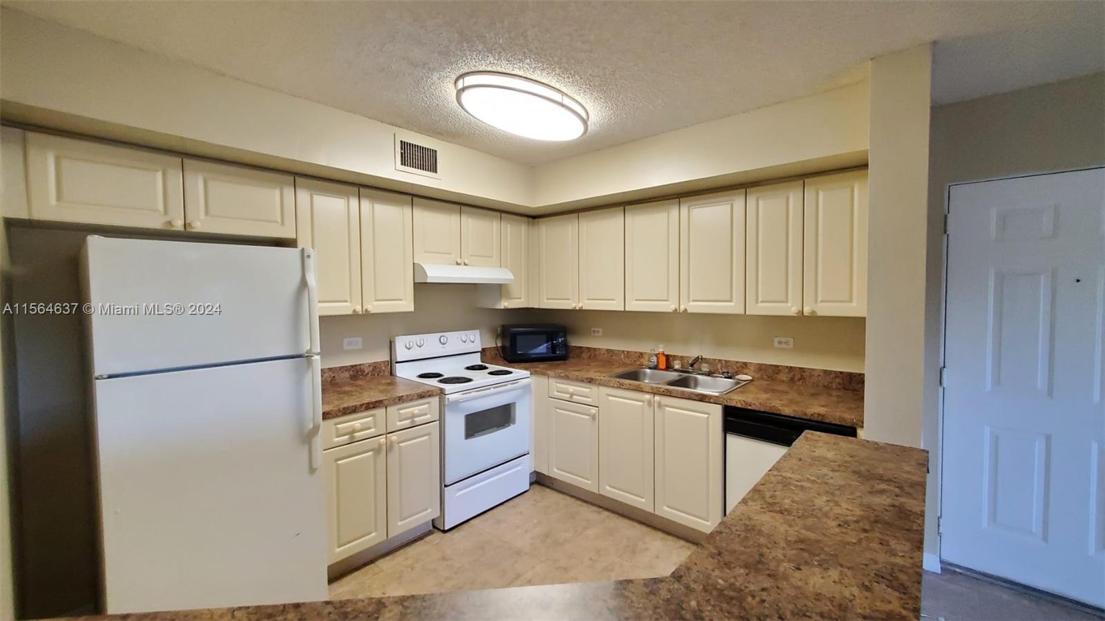 3610 N 56th Ave 215, Hollywood, Florida 33021, 1 Bedroom Bedrooms, ,1 BathroomBathrooms,Residentiallease,For Rent,3610 N 56th Ave 215,A11564637