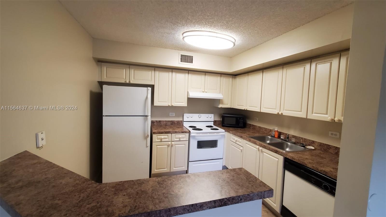 3610 N 56th Ave 215, Hollywood, Florida 33021, 1 Bedroom Bedrooms, ,1 BathroomBathrooms,Residentiallease,For Rent,3610 N 56th Ave 215,A11564637