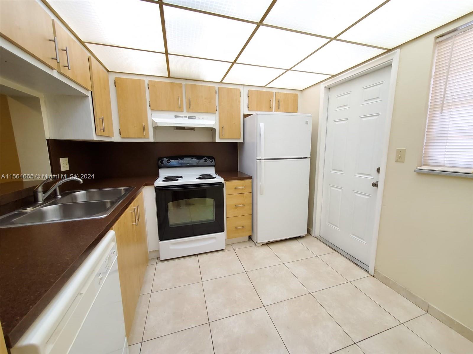 300 NE 12th Ave 105, Hallandale Beach, Florida 33009, 1 Bedroom Bedrooms, ,1 BathroomBathrooms,Residentiallease,For Rent,300 NE 12th Ave 105,A11564665