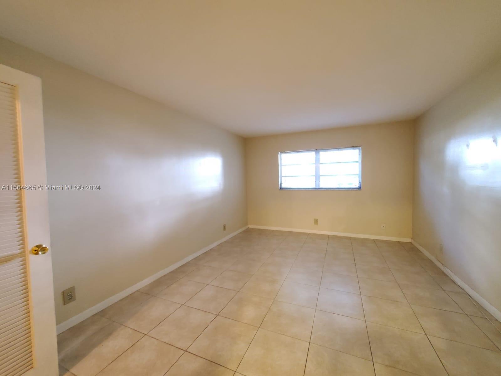 300 NE 12th Ave 105, Hallandale Beach, Florida 33009, 1 Bedroom Bedrooms, ,1 BathroomBathrooms,Residentiallease,For Rent,300 NE 12th Ave 105,A11564665