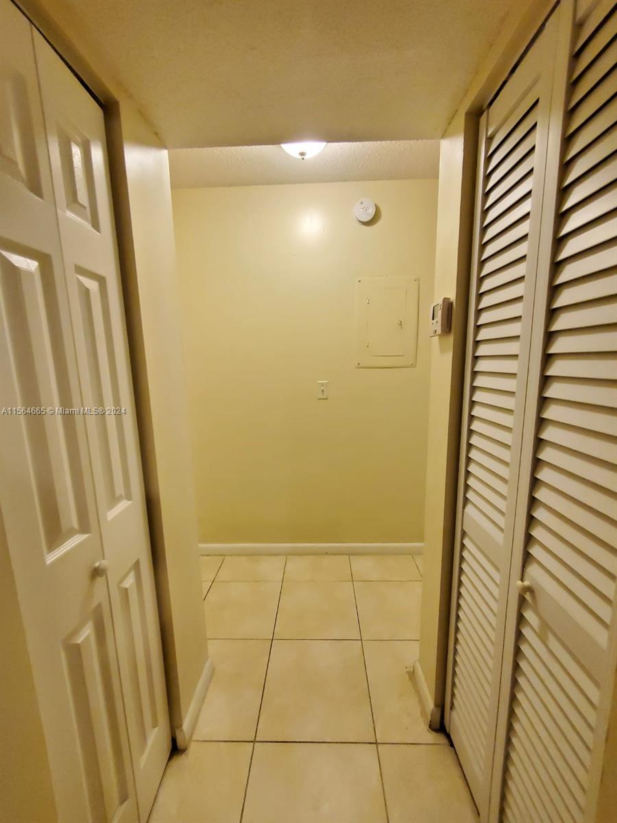 300 NE 12th Ave 105, Hallandale Beach, Florida 33009, 1 Bedroom Bedrooms, ,1 BathroomBathrooms,Residentiallease,For Rent,300 NE 12th Ave 105,A11564665