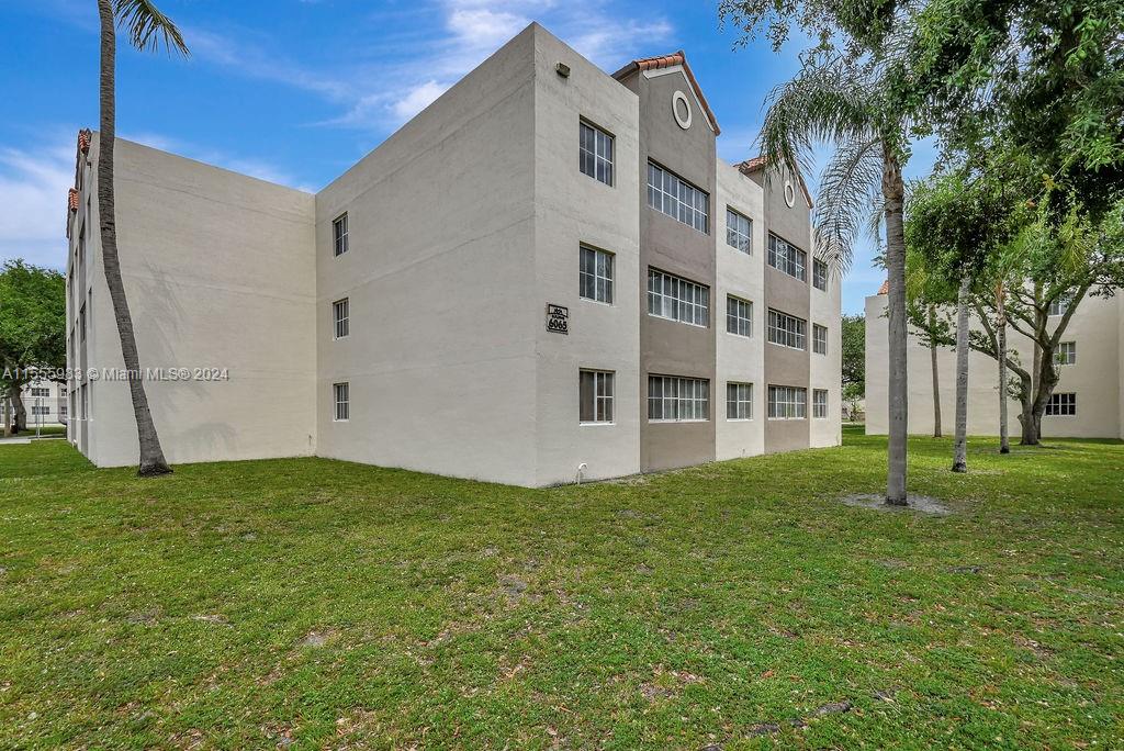 6065 NW 186th St 103, Hialeah, Florida 33015, 2 Bedrooms Bedrooms, ,2 BathroomsBathrooms,Residential,For Sale,6065 NW 186th St 103,A11555983