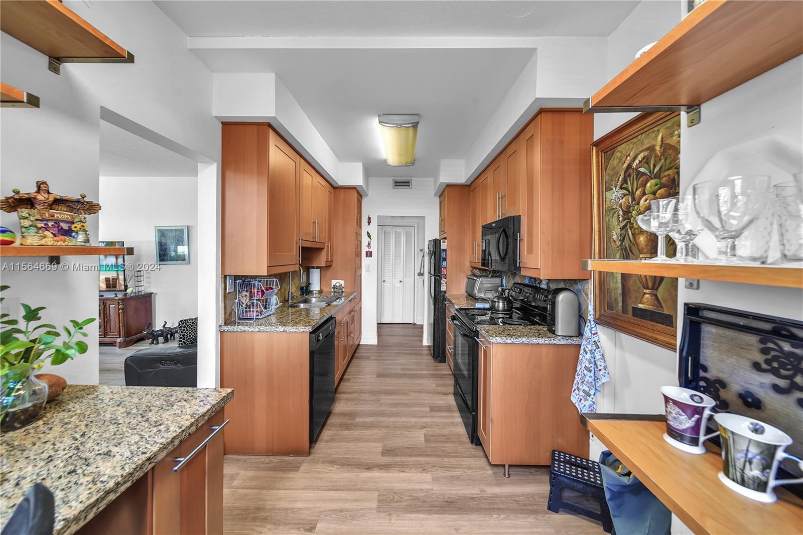 4350 Hillcrest Dr 120, Hollywood, Florida 33021, 2 Bedrooms Bedrooms, ,2 BathroomsBathrooms,Residential,For Sale,4350 Hillcrest Dr 120,A11564669