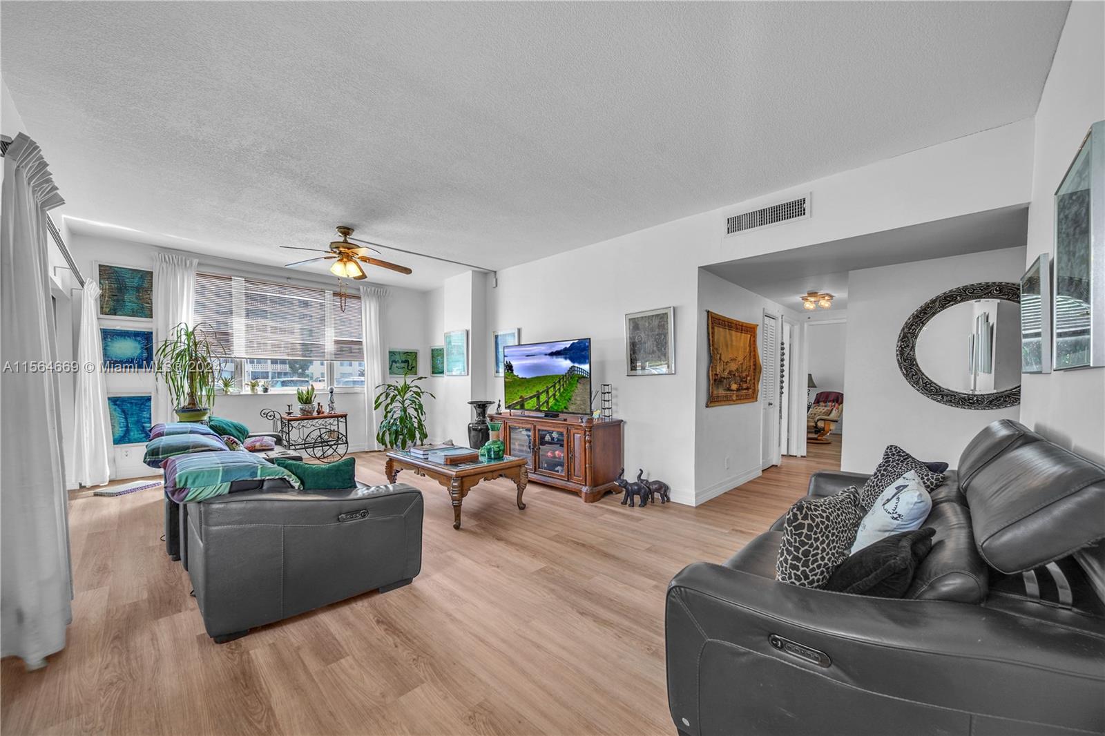 4350 Hillcrest Dr 120, Hollywood, Florida 33021, 2 Bedrooms Bedrooms, ,2 BathroomsBathrooms,Residential,For Sale,4350 Hillcrest Dr 120,A11564669