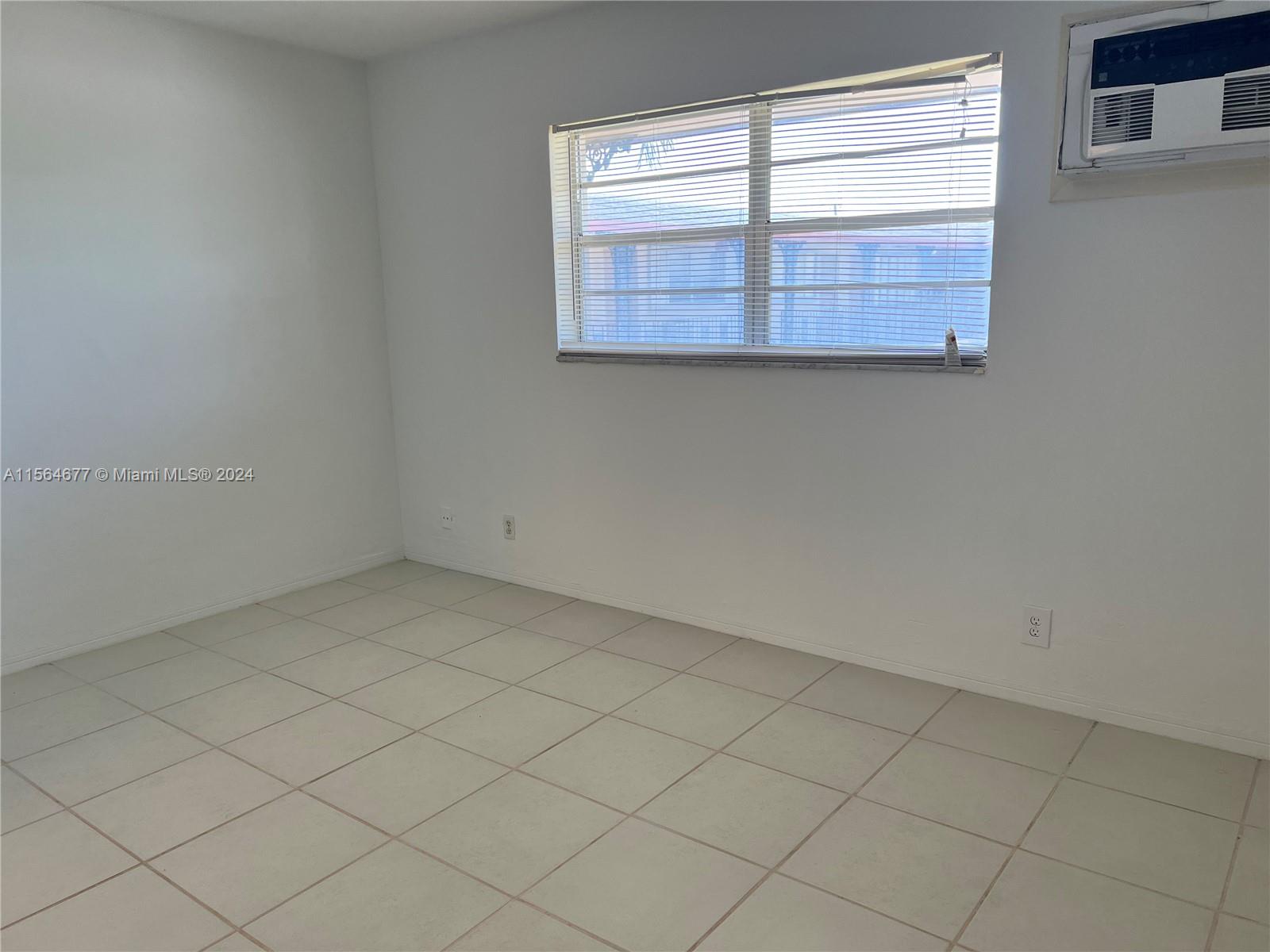 5300 Hollywood Blvd 10, Hollywood, Florida 33021, 1 Bedroom Bedrooms, ,1 BathroomBathrooms,Residentiallease,For Rent,5300 Hollywood Blvd 10,A11564677
