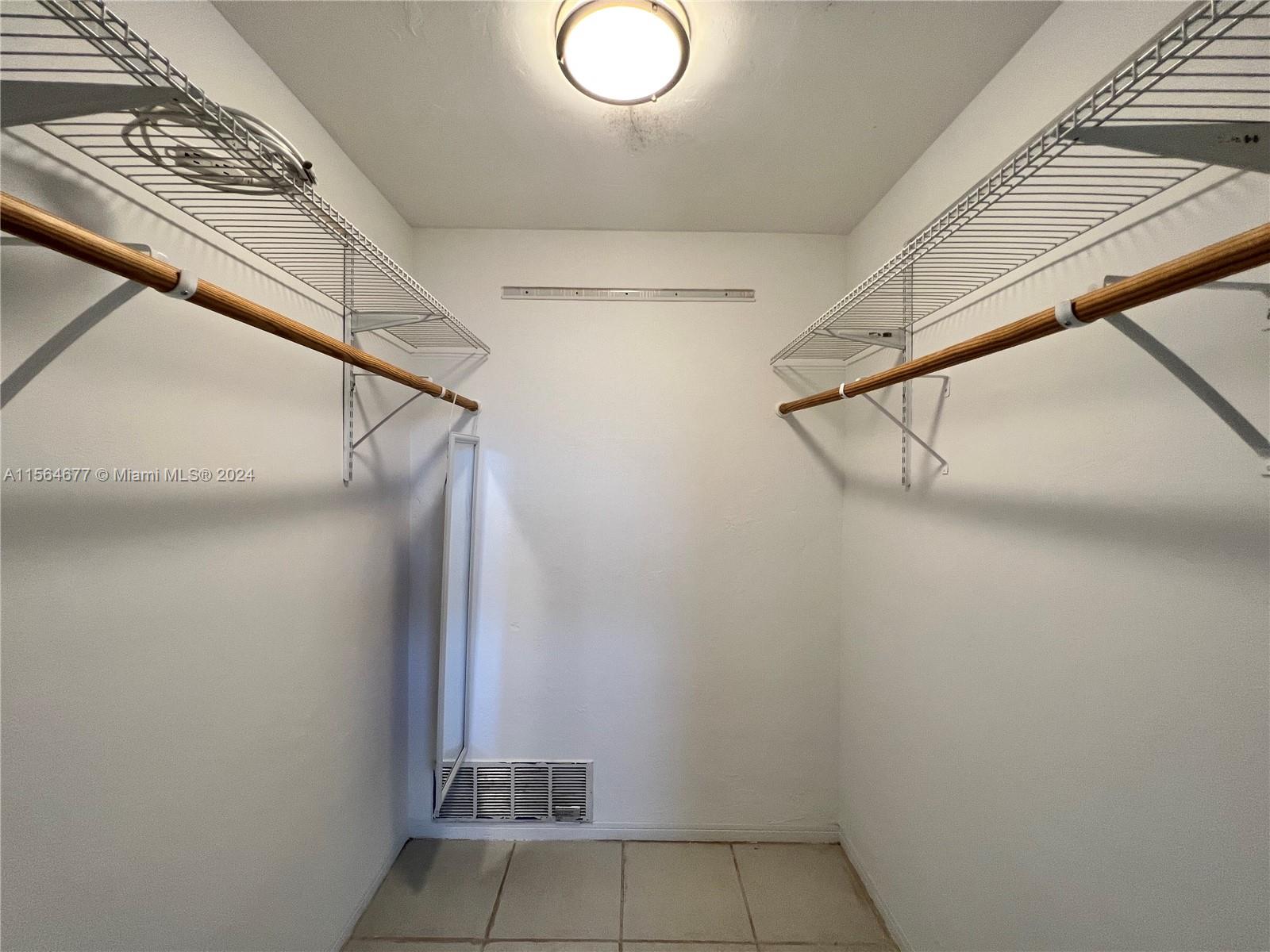 5300 Hollywood Blvd 10, Hollywood, Florida 33021, 1 Bedroom Bedrooms, ,1 BathroomBathrooms,Residentiallease,For Rent,5300 Hollywood Blvd 10,A11564677