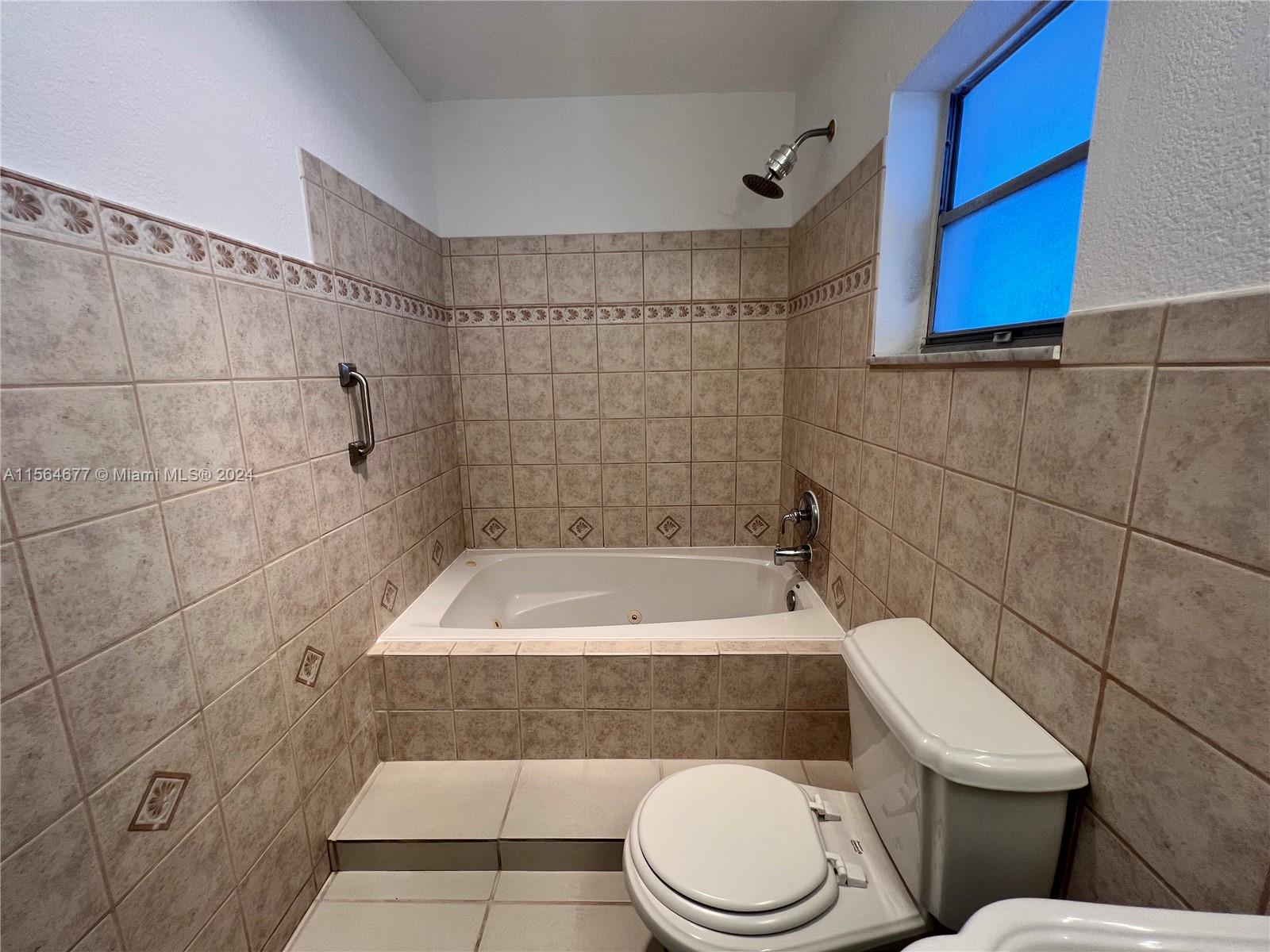 5300 Hollywood Blvd 10, Hollywood, Florida 33021, 1 Bedroom Bedrooms, ,1 BathroomBathrooms,Residentiallease,For Rent,5300 Hollywood Blvd 10,A11564677