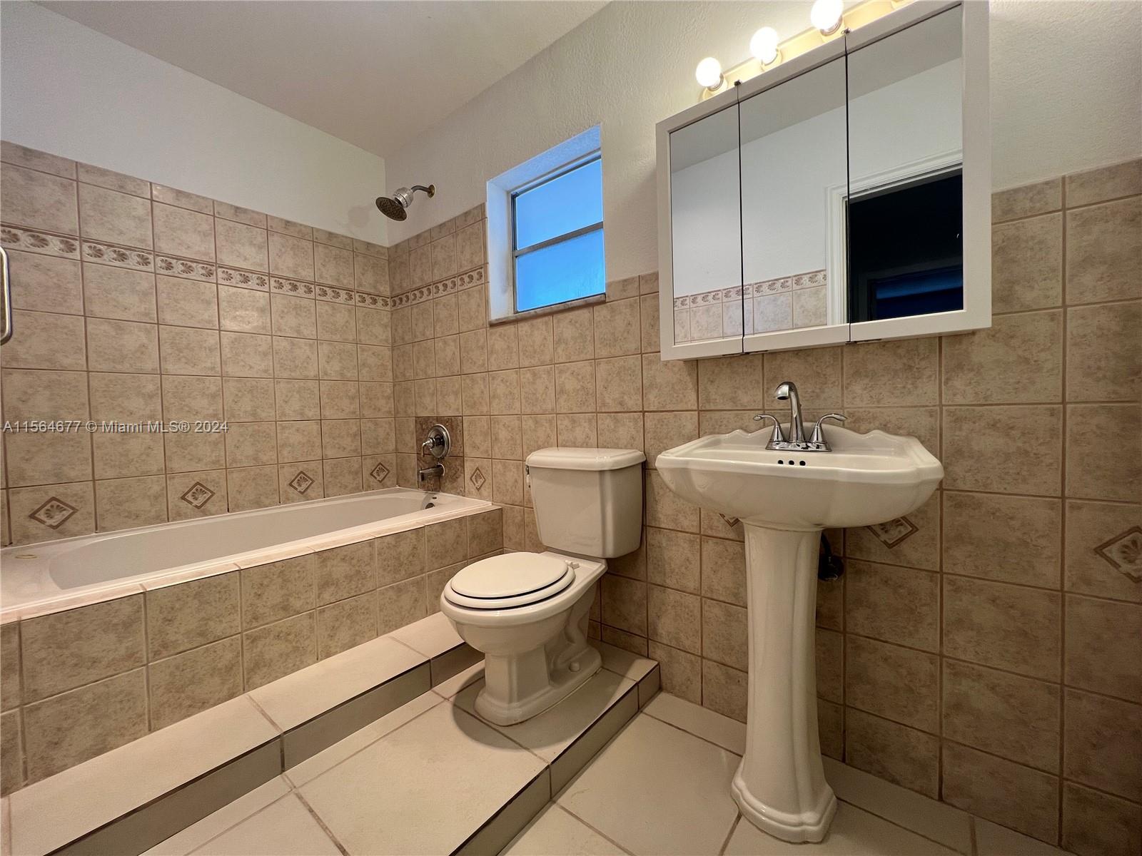 5300 Hollywood Blvd 10, Hollywood, Florida 33021, 1 Bedroom Bedrooms, ,1 BathroomBathrooms,Residentiallease,For Rent,5300 Hollywood Blvd 10,A11564677