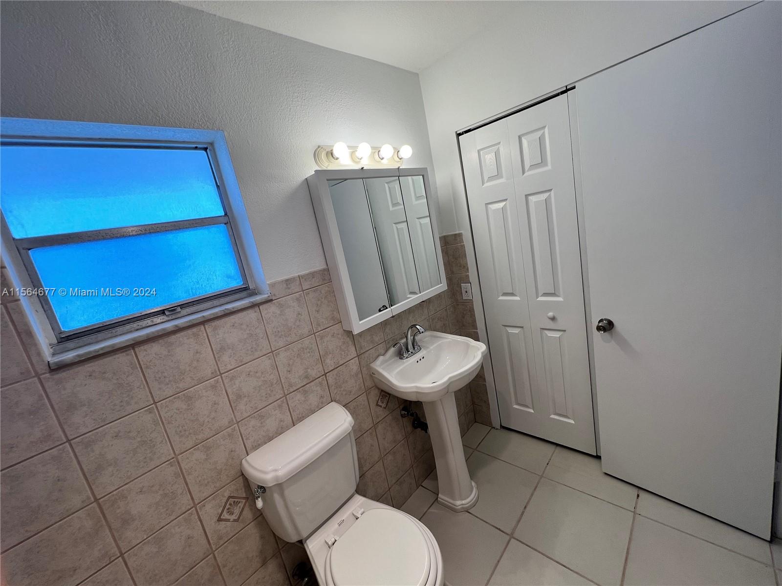 5300 Hollywood Blvd 10, Hollywood, Florida 33021, 1 Bedroom Bedrooms, ,1 BathroomBathrooms,Residentiallease,For Rent,5300 Hollywood Blvd 10,A11564677