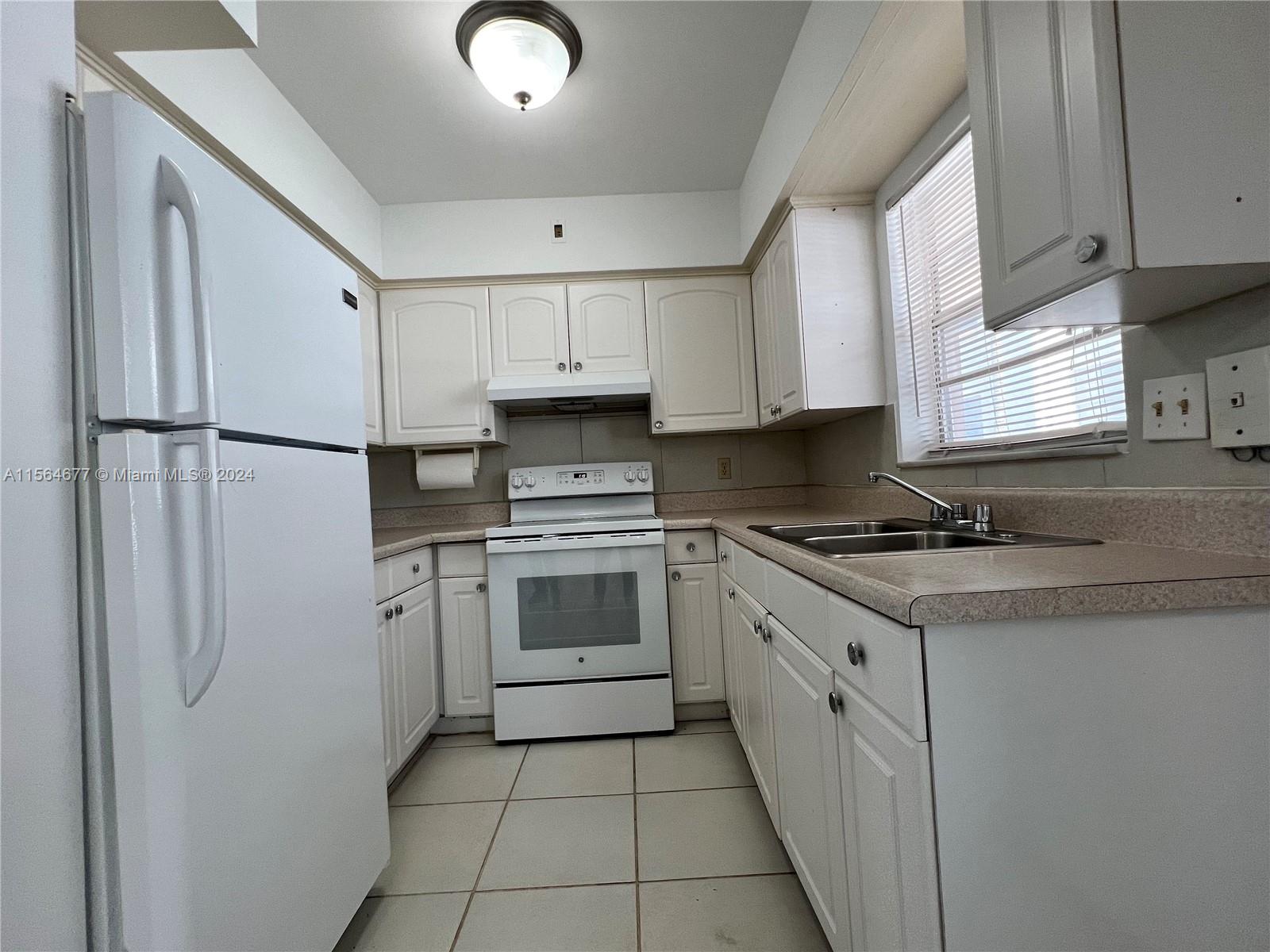 5300 Hollywood Blvd 10, Hollywood, Florida 33021, 1 Bedroom Bedrooms, ,1 BathroomBathrooms,Residentiallease,For Rent,5300 Hollywood Blvd 10,A11564677