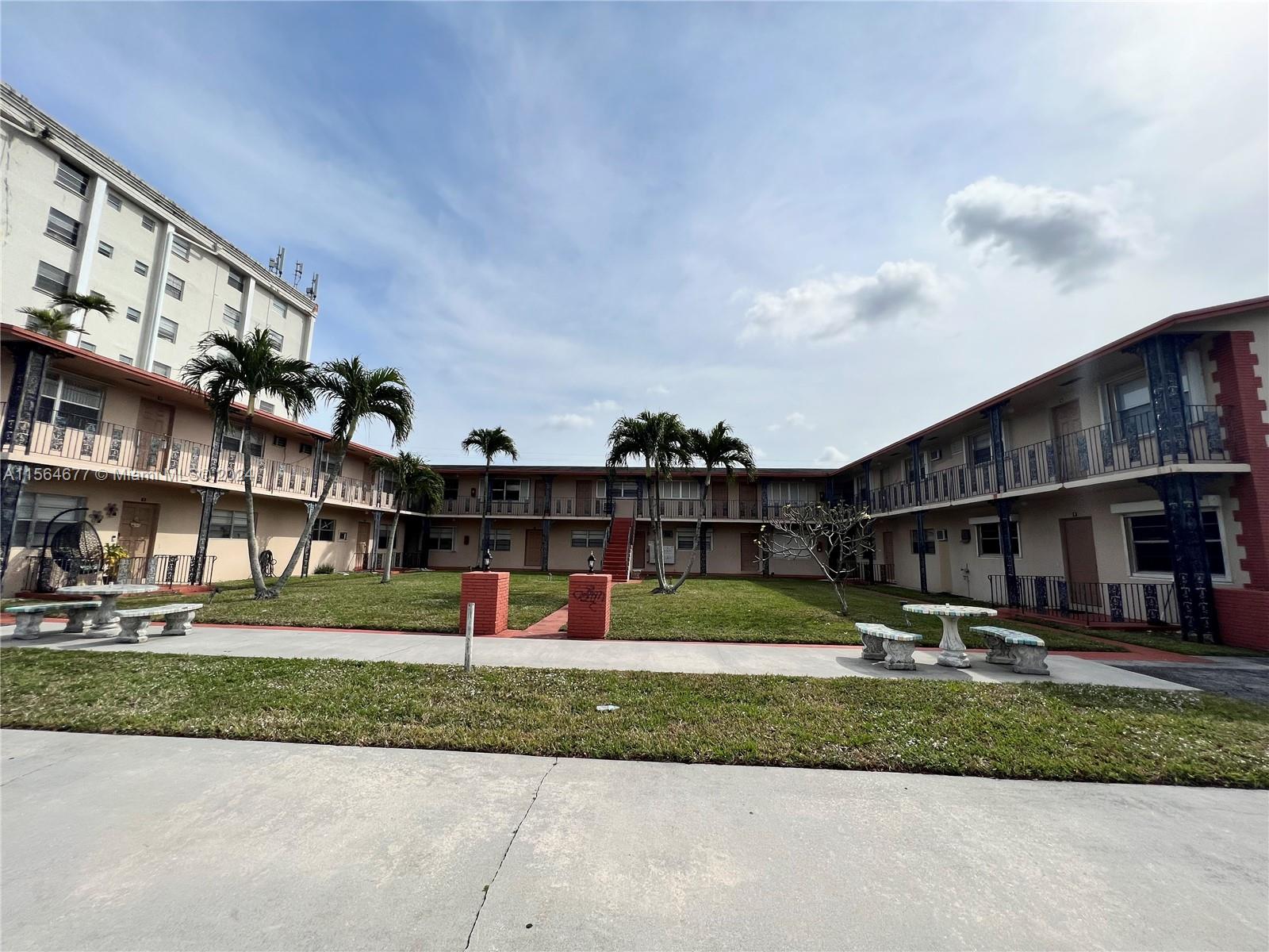 5300 Hollywood Blvd 10, Hollywood, Florida 33021, 1 Bedroom Bedrooms, ,1 BathroomBathrooms,Residentiallease,For Rent,5300 Hollywood Blvd 10,A11564677