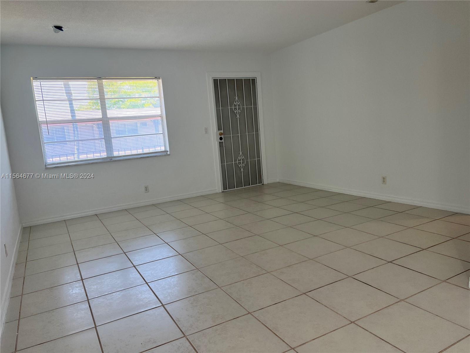 5300 Hollywood Blvd 10, Hollywood, Florida 33021, 1 Bedroom Bedrooms, ,1 BathroomBathrooms,Residentiallease,For Rent,5300 Hollywood Blvd 10,A11564677