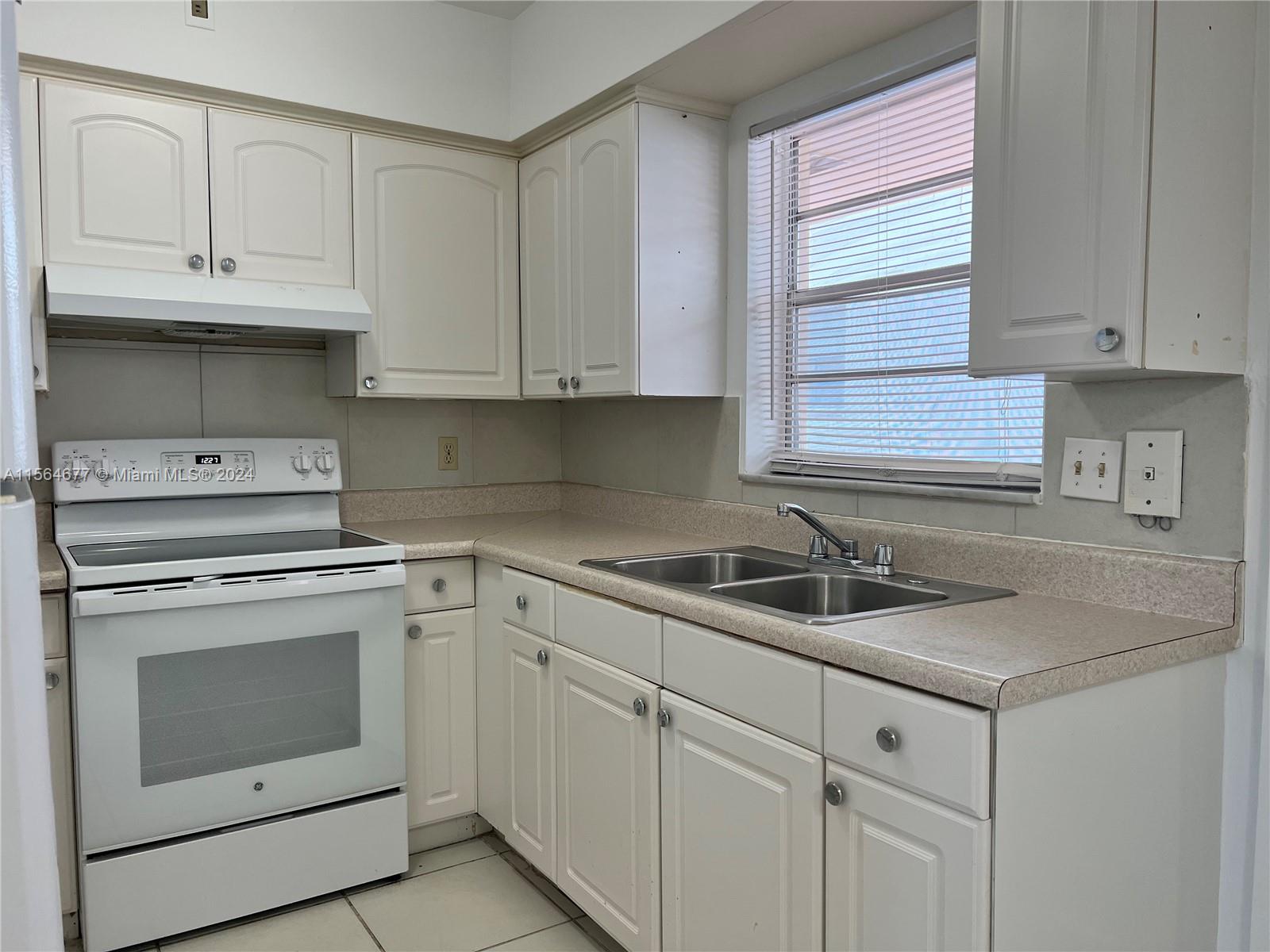 5300 Hollywood Blvd 10, Hollywood, Florida 33021, 1 Bedroom Bedrooms, ,1 BathroomBathrooms,Residentiallease,For Rent,5300 Hollywood Blvd 10,A11564677