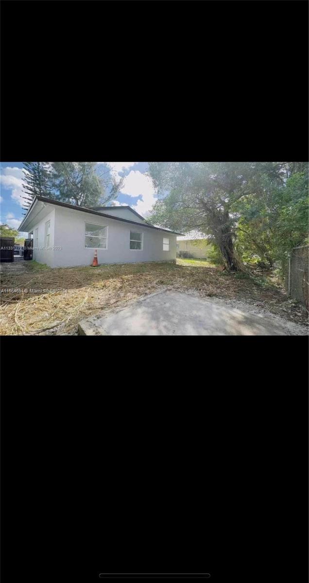 1422 NW 8th Ave, Florida City, Florida 33034, 4 Bedrooms Bedrooms, ,2 BathroomsBathrooms,Residential,For Sale,1422 NW 8th Ave,A11564694