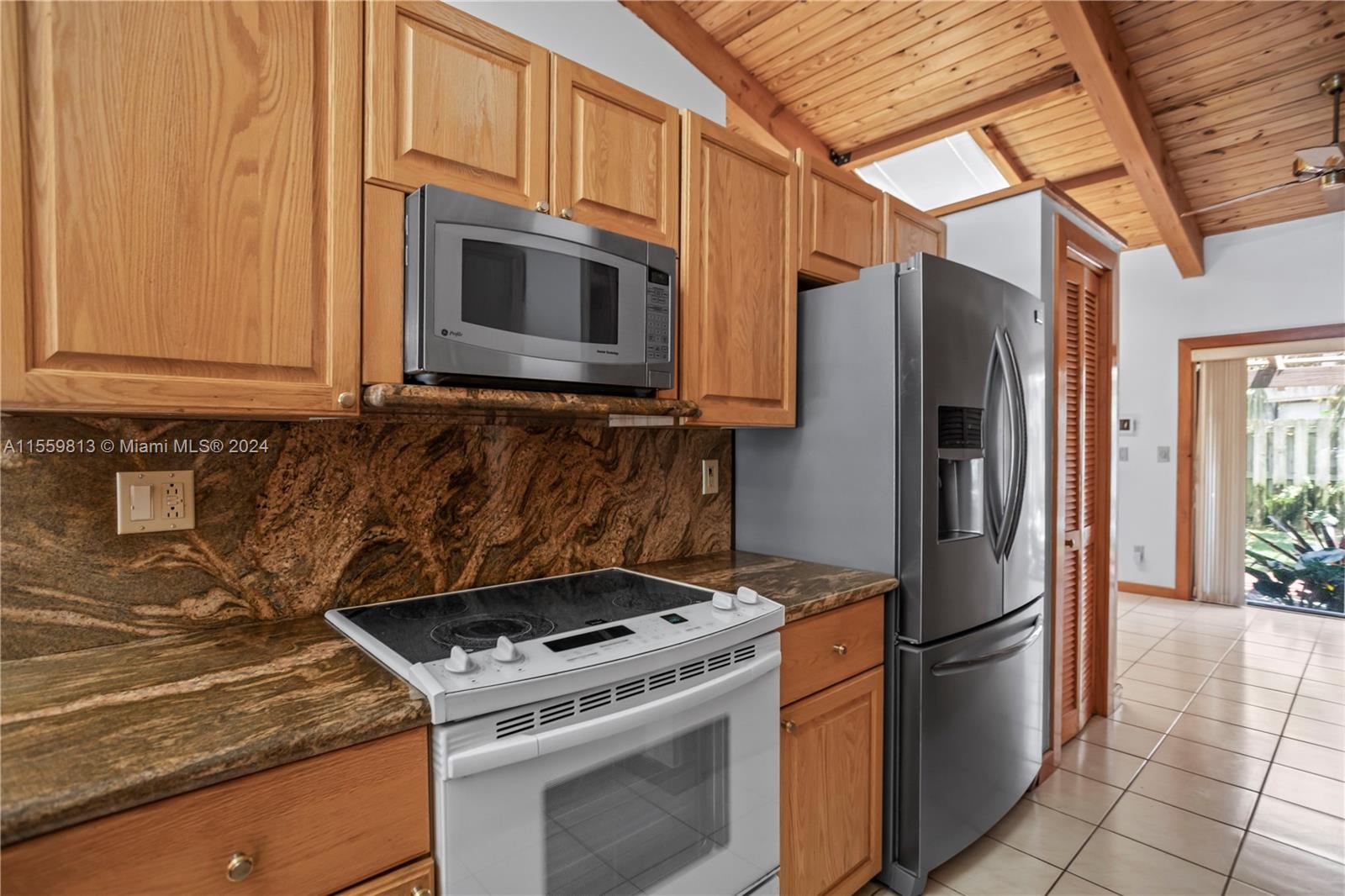 419 Leslie Dr 419, Hallandale Beach, Florida 33009, 2 Bedrooms Bedrooms, ,2 BathroomsBathrooms,Residential,For Sale,419 Leslie Dr 419,A11559813