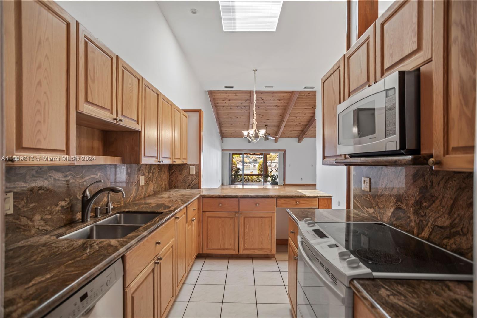 419 Leslie Dr 419, Hallandale Beach, Florida 33009, 2 Bedrooms Bedrooms, ,2 BathroomsBathrooms,Residential,For Sale,419 Leslie Dr 419,A11559813